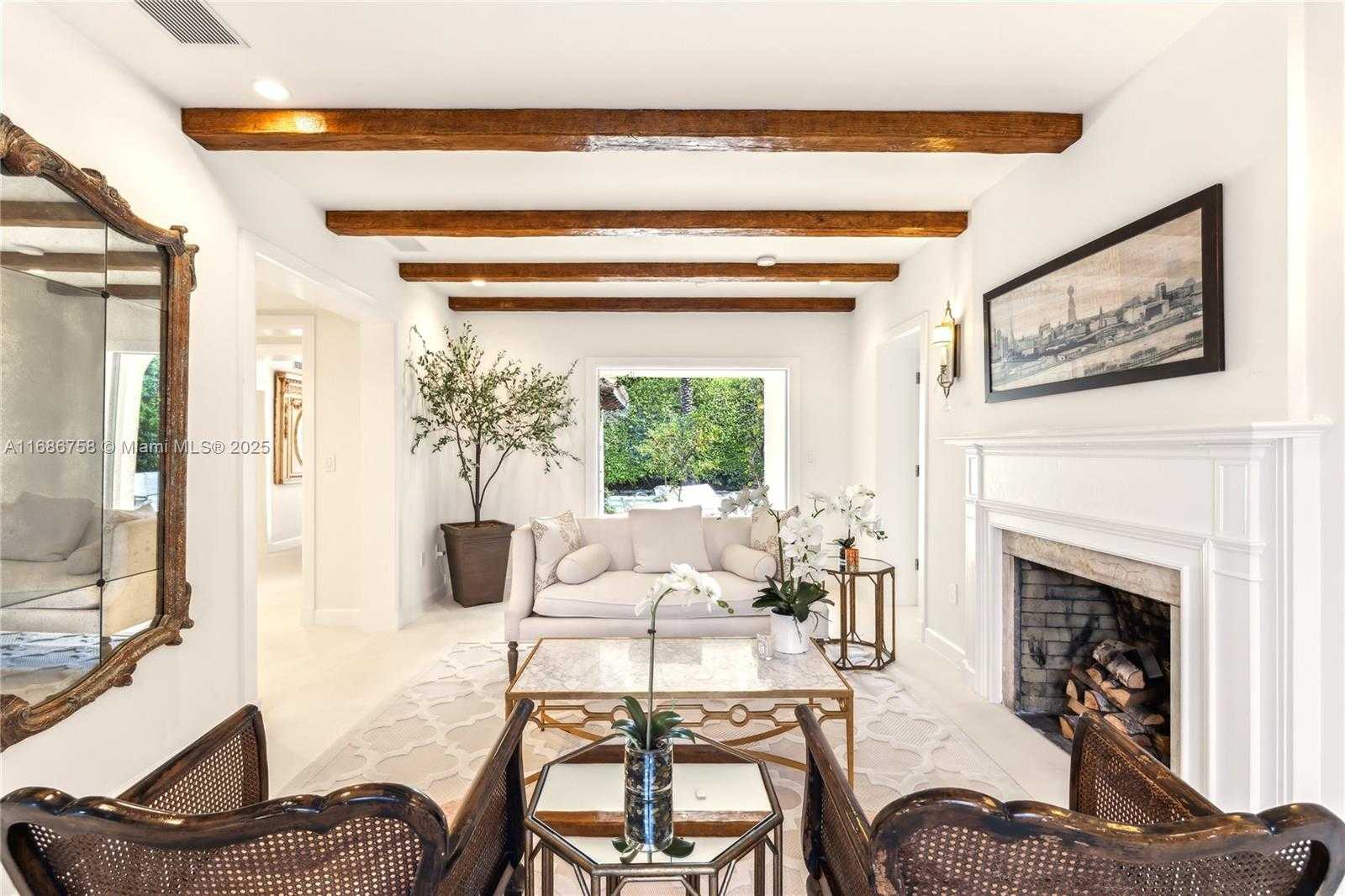 Small Image of 5711 NORTH BAY RD, Miami Beach Number 2