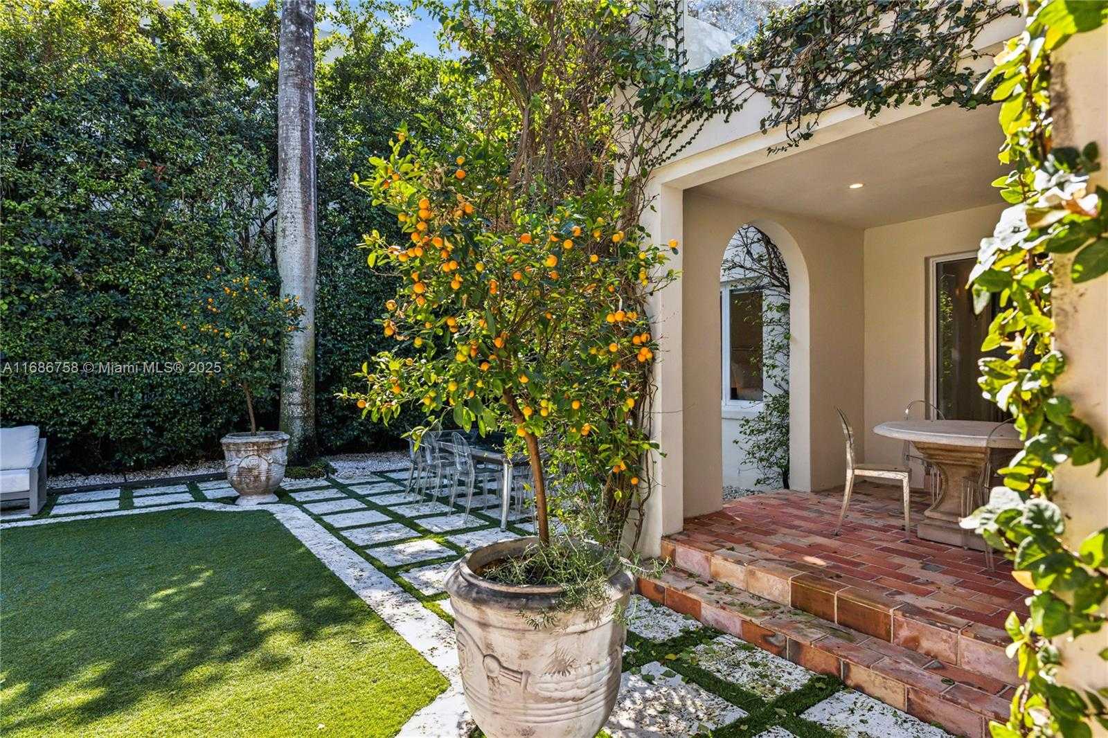 Small Image of 5711 NORTH BAY RD, Miami Beach Number 20