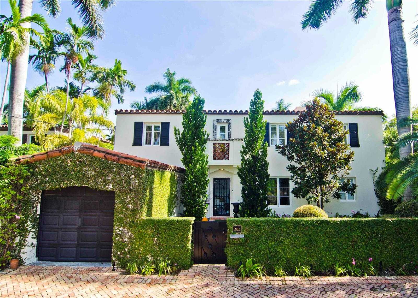 Small Image of 5711 NORTH BAY RD, Miami Beach Number 21
