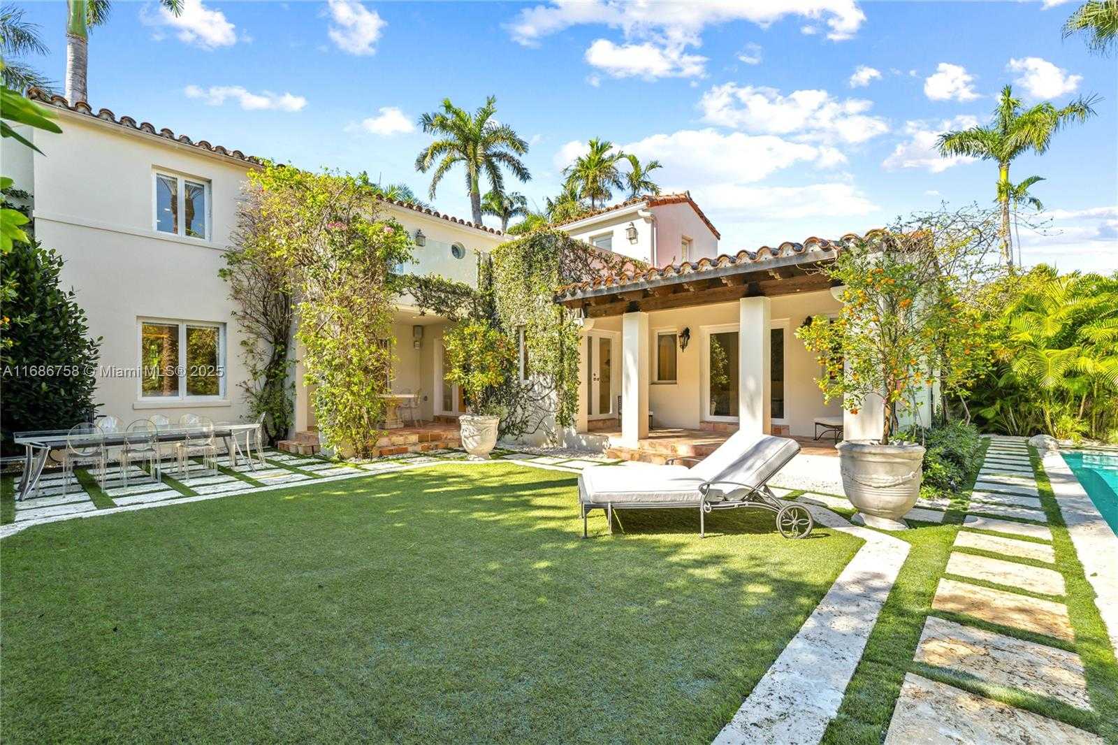 Small Image of 5711 NORTH BAY RD, Miami Beach Number 22