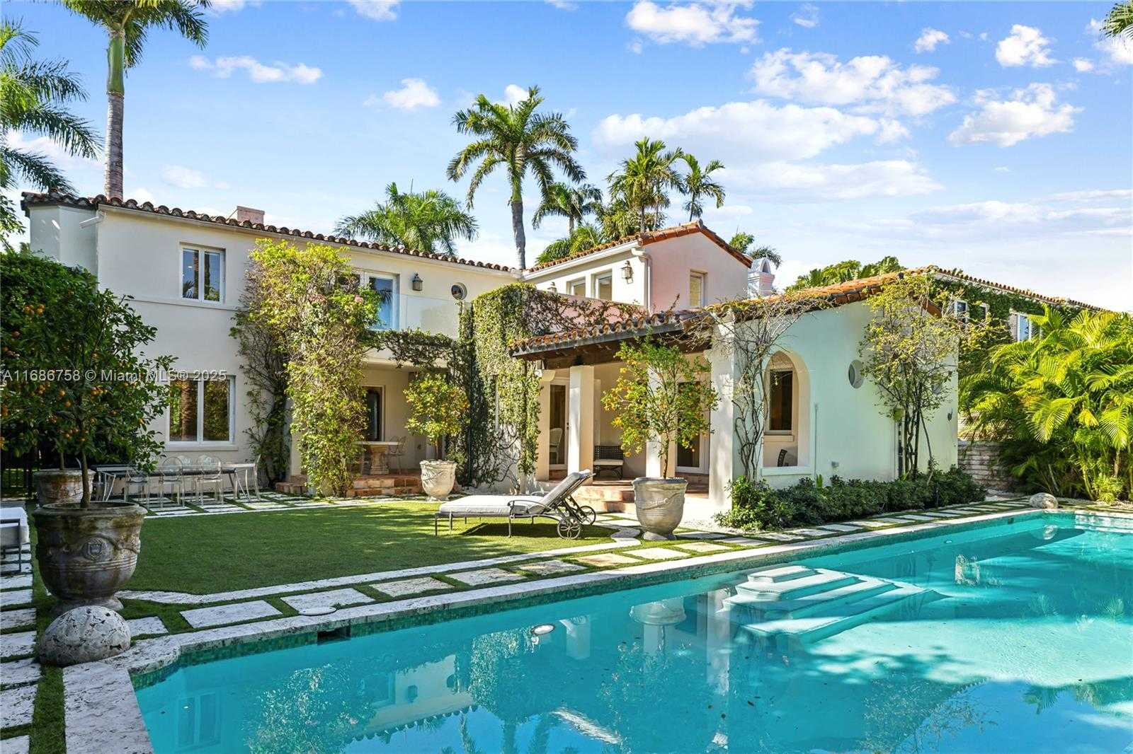 Small Image of 5711 NORTH BAY RD, Miami Beach Number 24