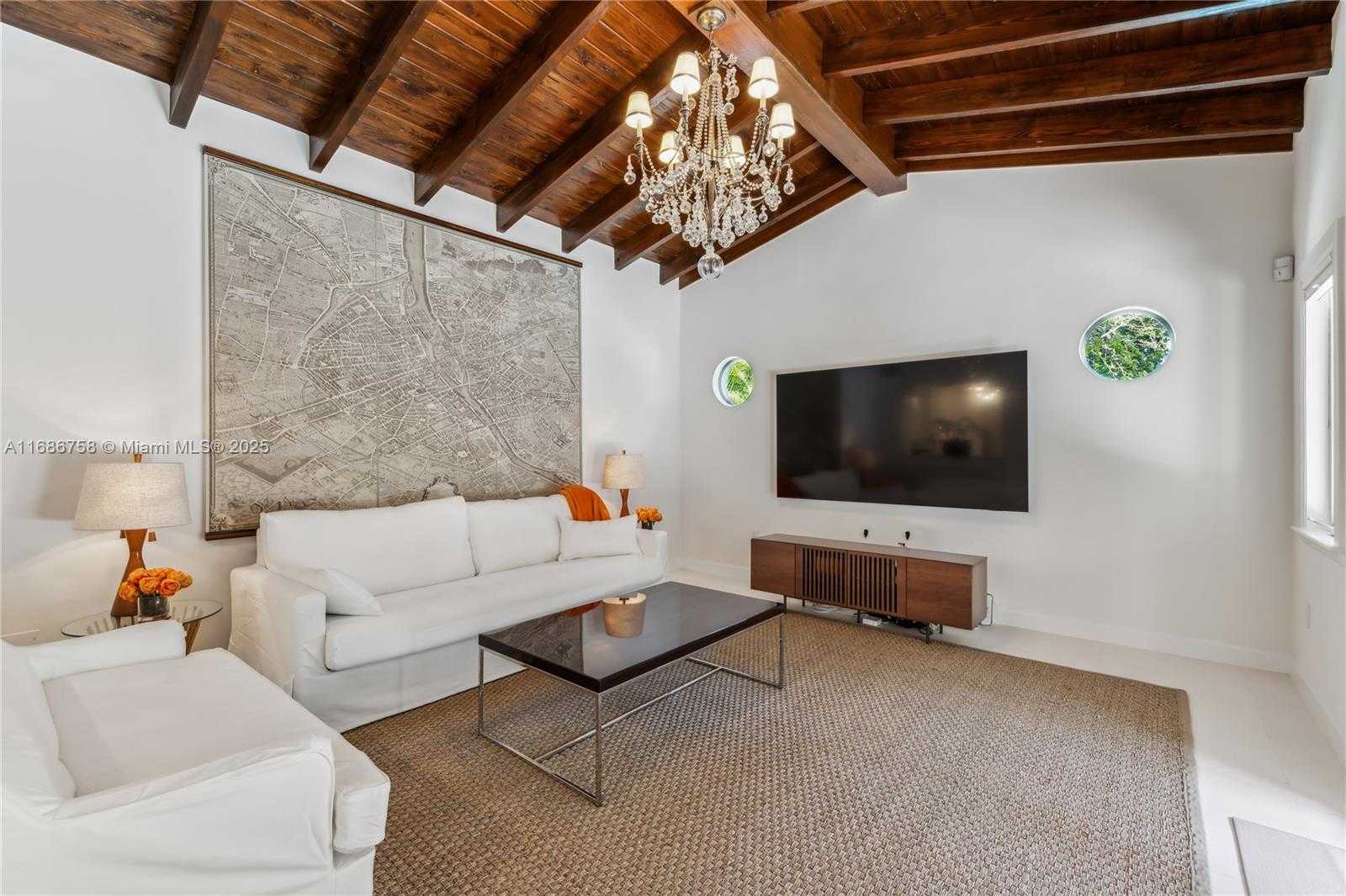 Small Image of 5711 NORTH BAY RD, Miami Beach Number 4