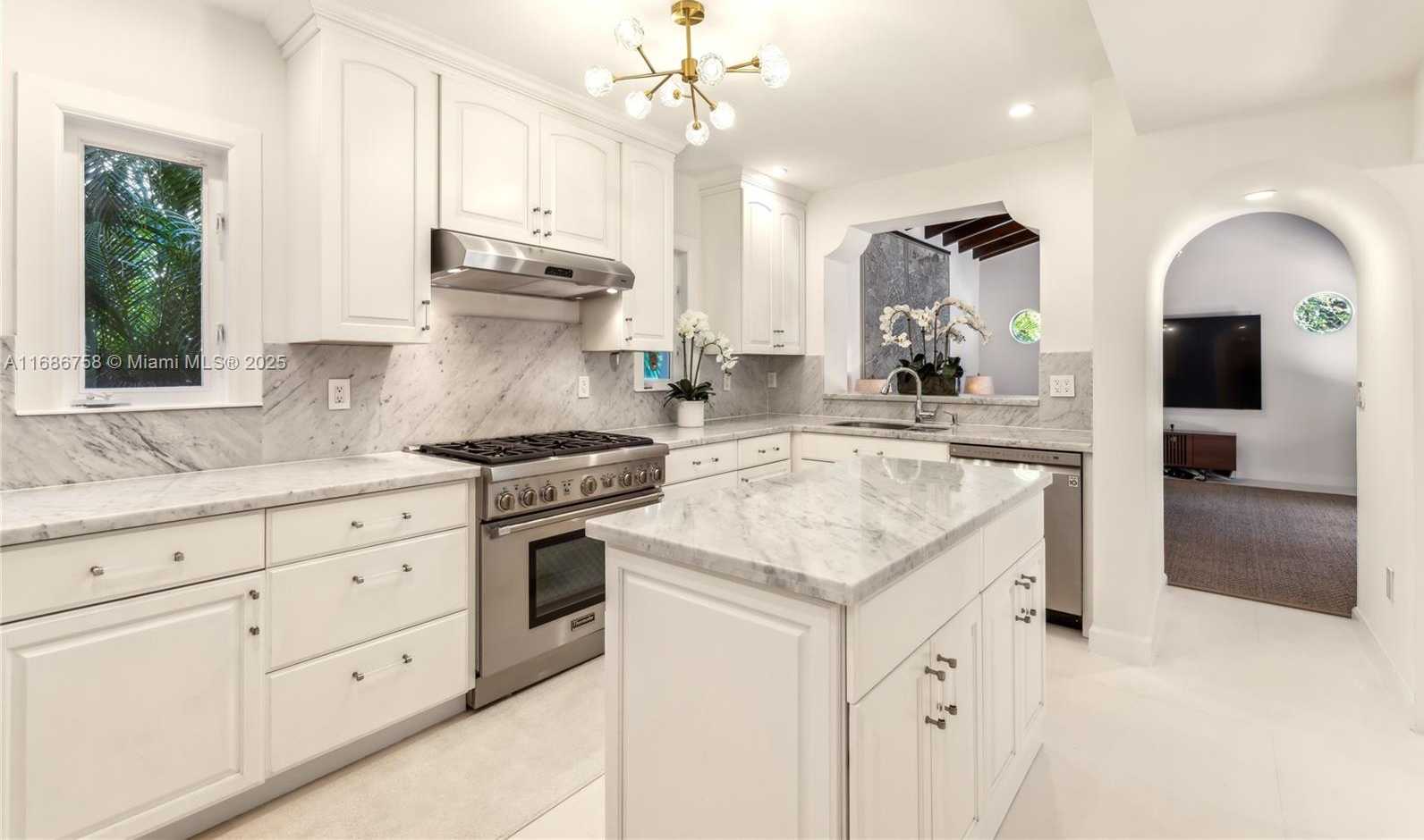 Small Image of 5711 NORTH BAY RD, Miami Beach Number 7