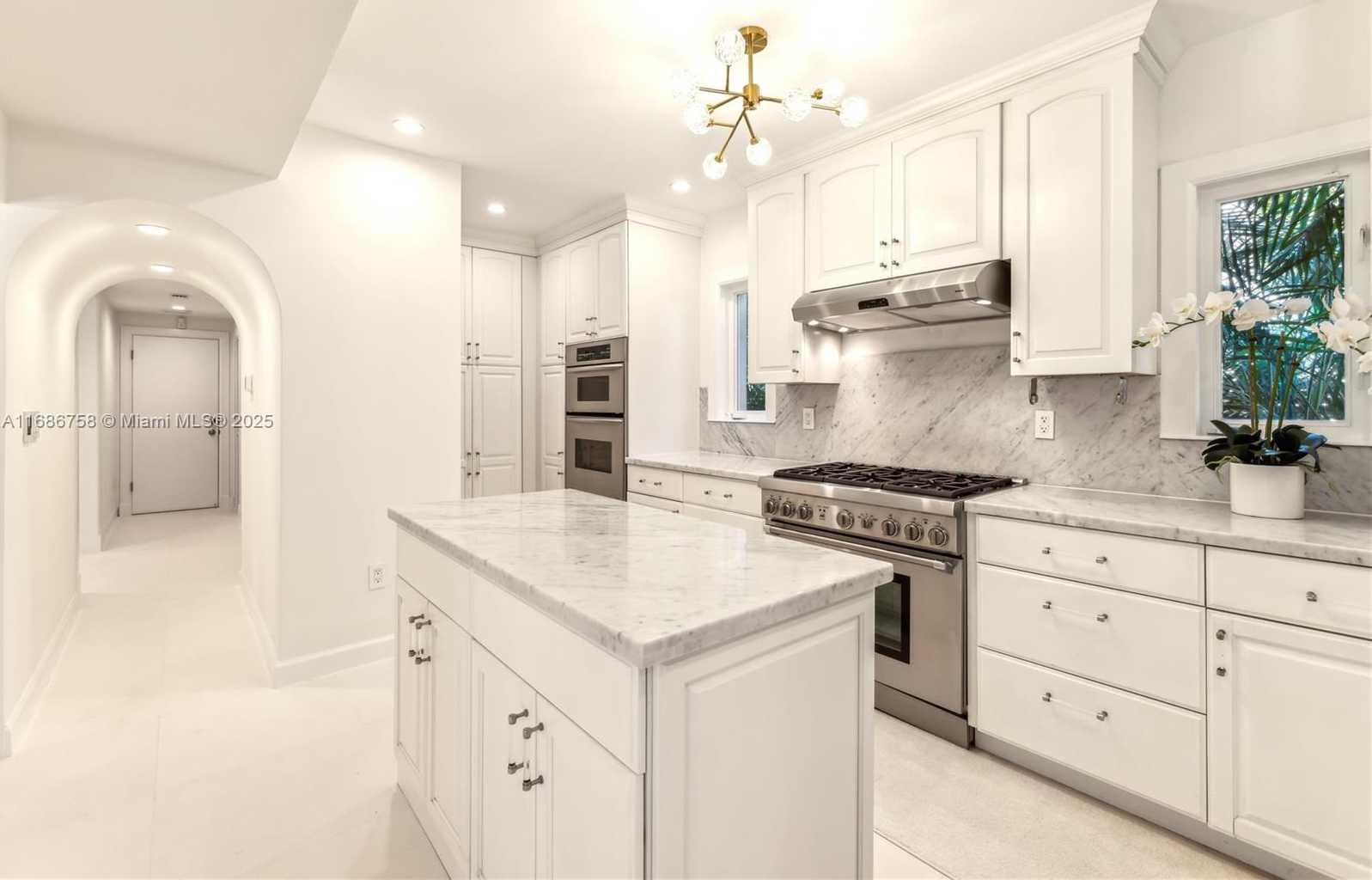 Small Image of 5711 NORTH BAY RD, Miami Beach Number 8