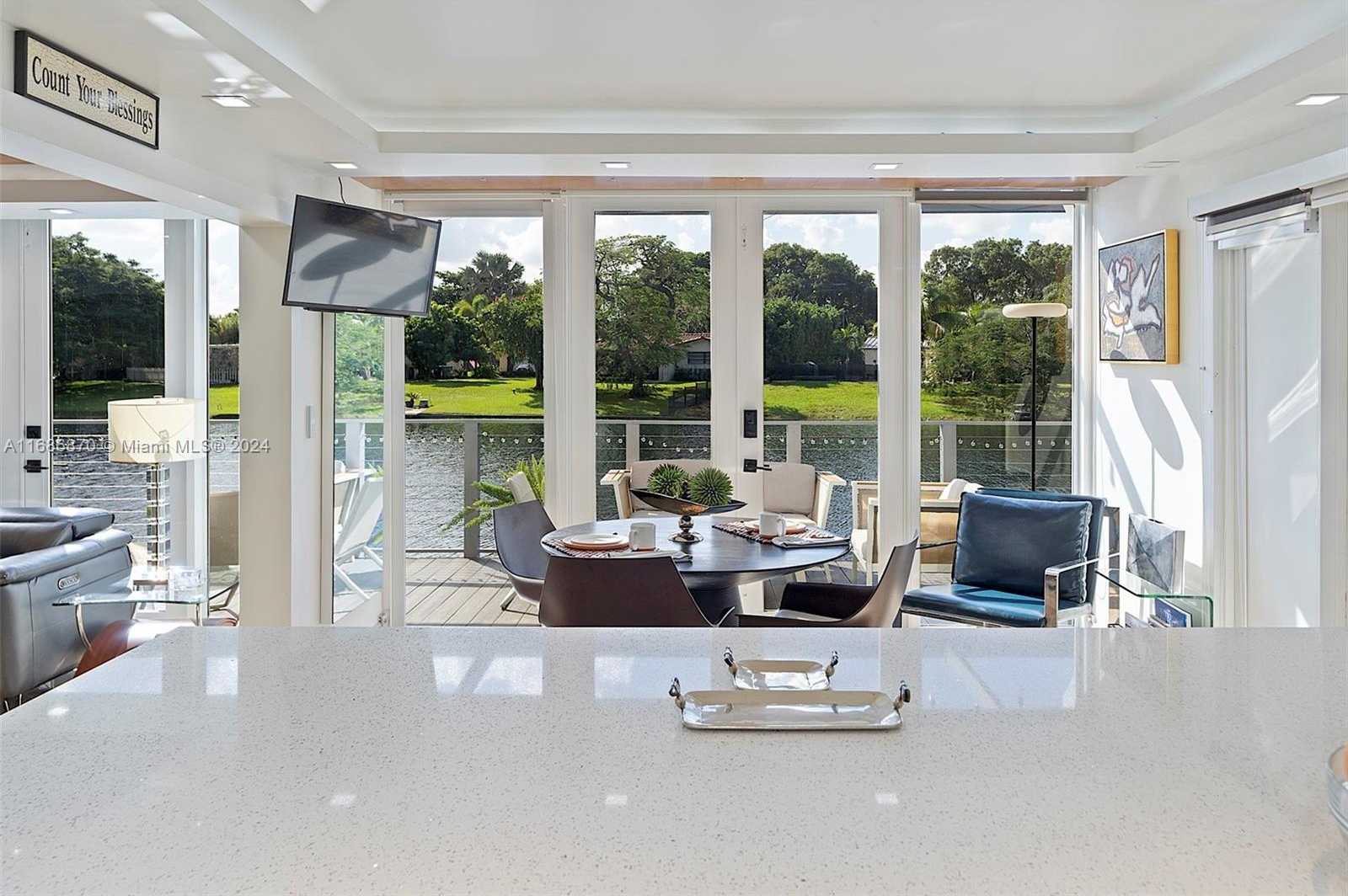 Small Image of 6616 EAST MIAMI LAKES DR E, Miami Lakes Number 22