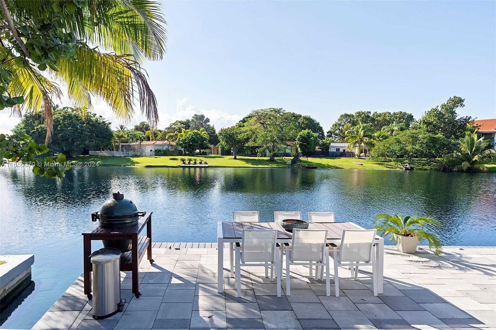 Small Image of 6616 EAST MIAMI LAKES DR E, Miami Lakes Number 3