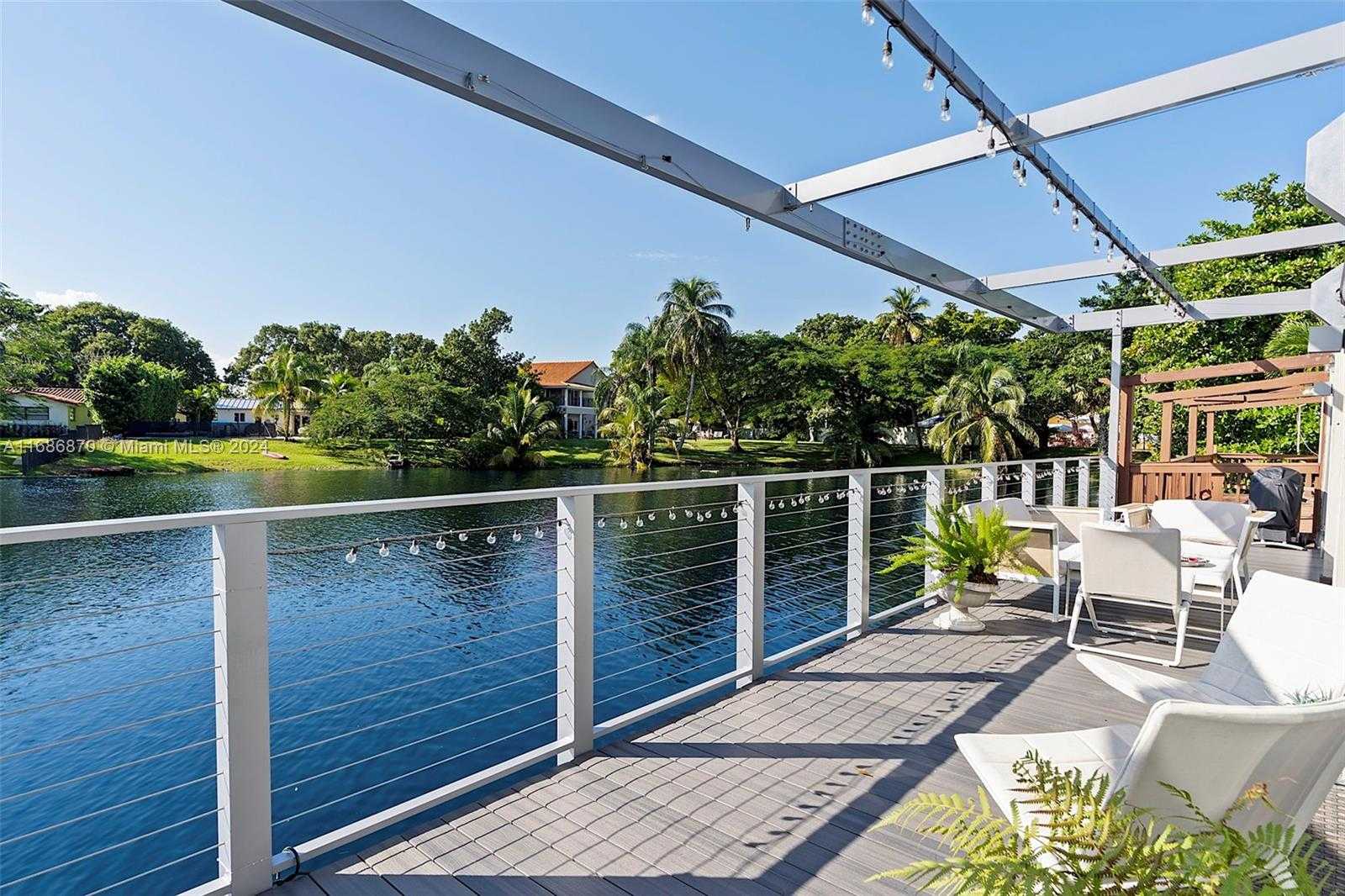 Small Image of 6616 EAST MIAMI LAKES DR E, Miami Lakes Number 36