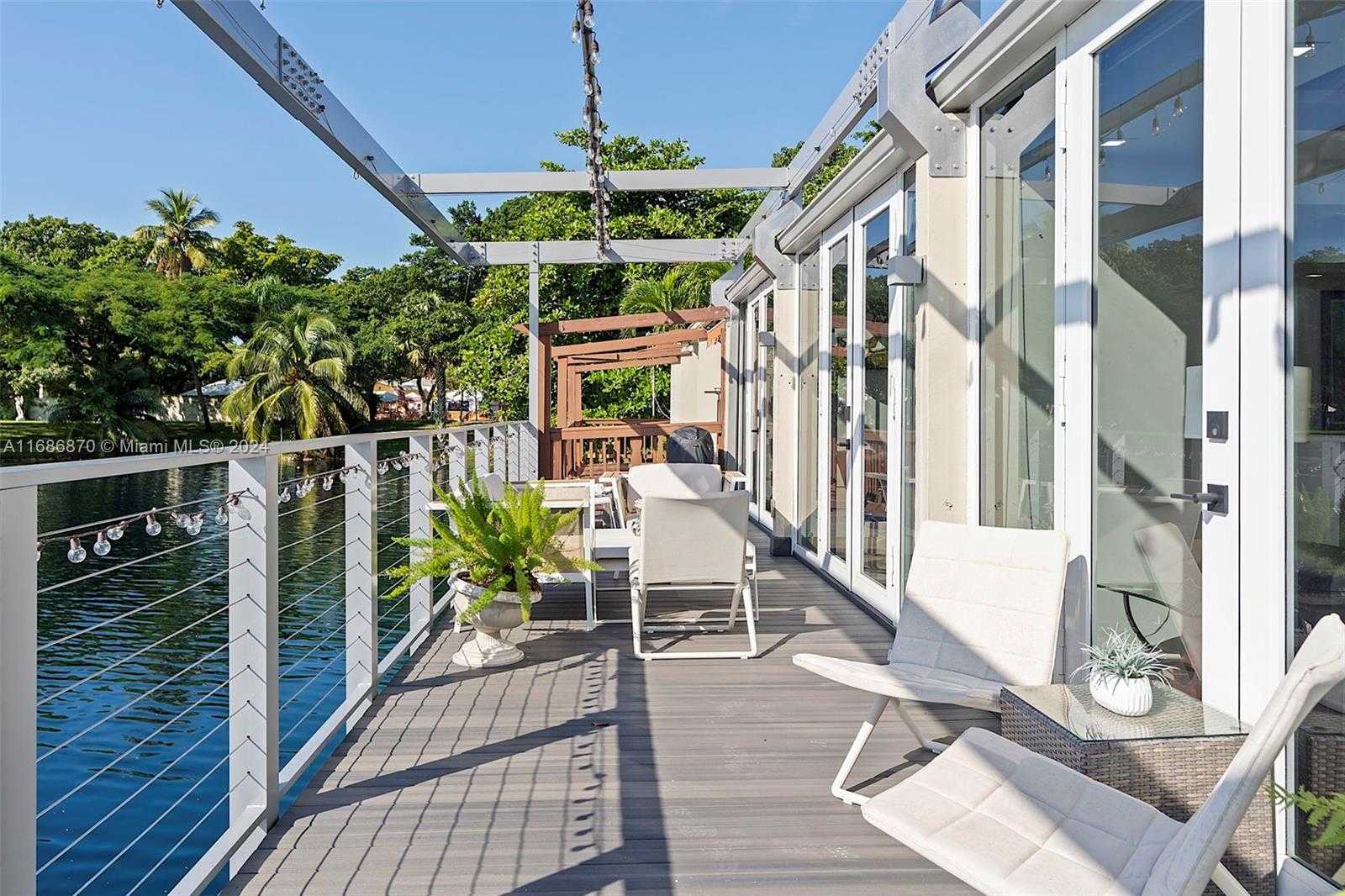 Small Image of 6616 EAST MIAMI LAKES DR E, Miami Lakes Number 37