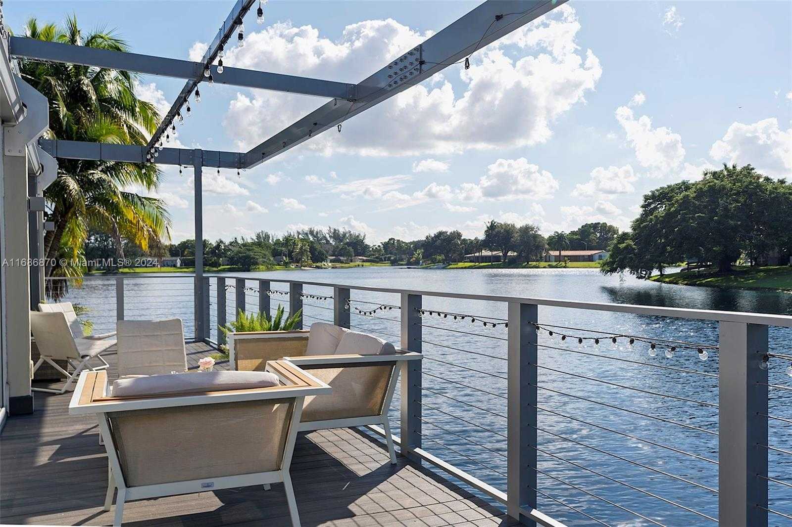 Small Image of 6616 EAST MIAMI LAKES DR E, Miami Lakes Number 38
