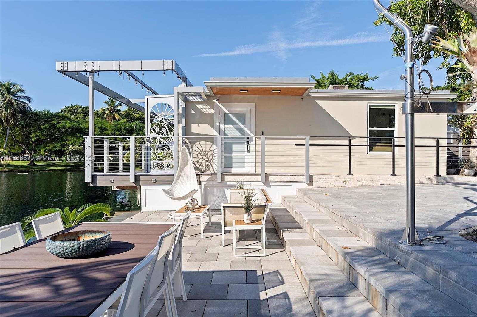 Small Image of 6616 EAST MIAMI LAKES DR E, Miami Lakes Number 4