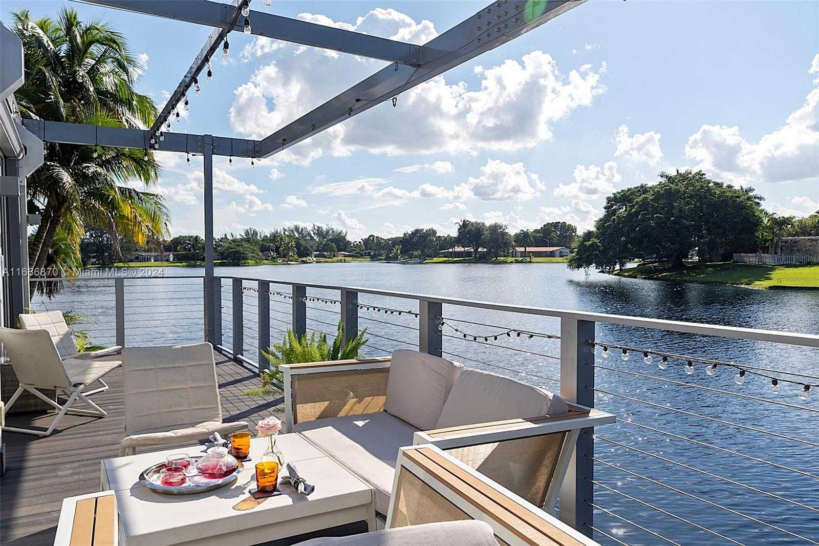 Small Image of 6616 EAST MIAMI LAKES DR E, Miami Lakes Number 40