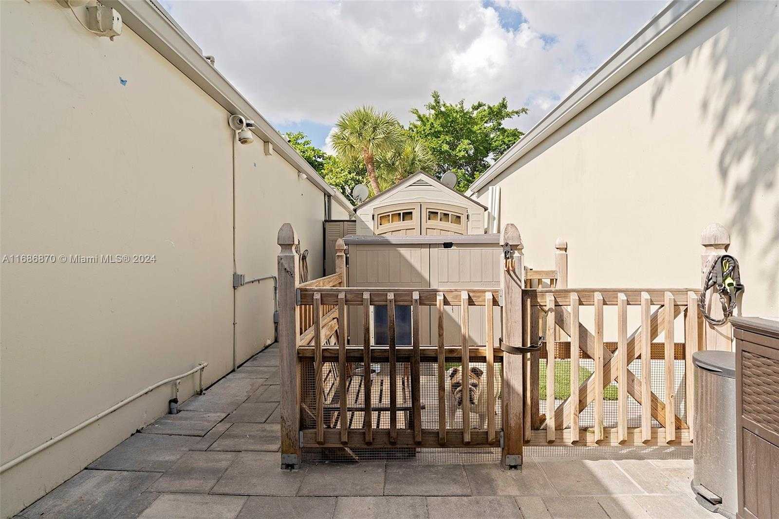 Small Image of 6616 EAST MIAMI LAKES DR E, Miami Lakes Number 41