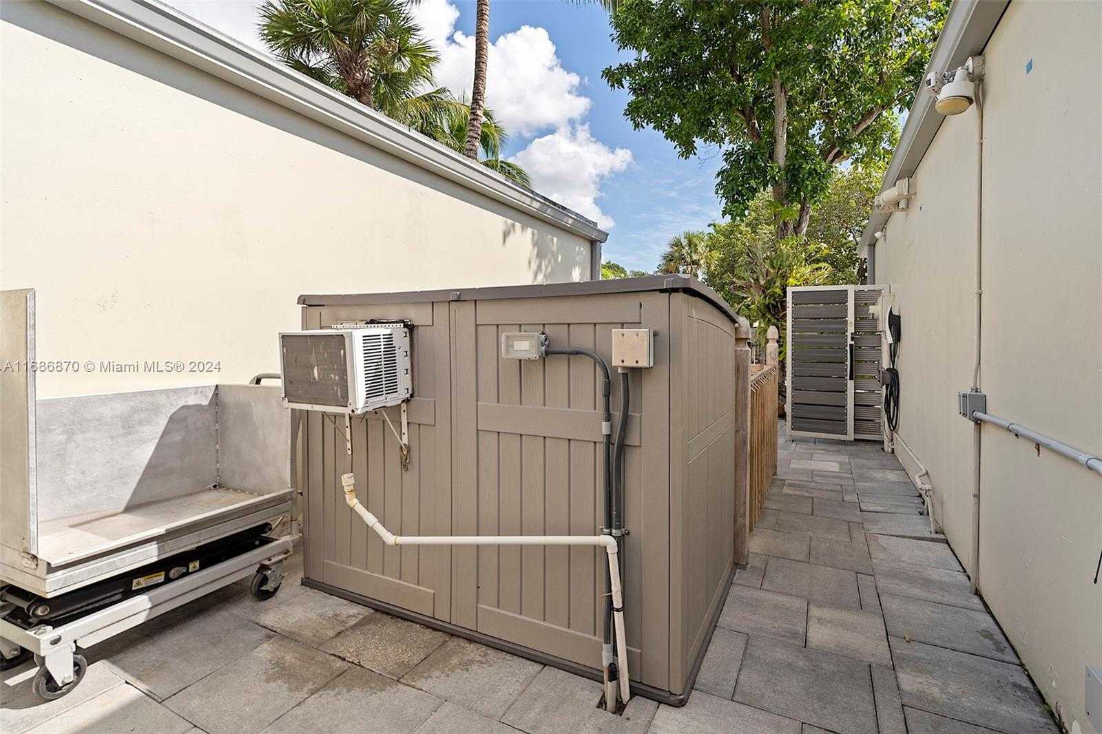 Small Image of 6616 EAST MIAMI LAKES DR E, Miami Lakes Number 42