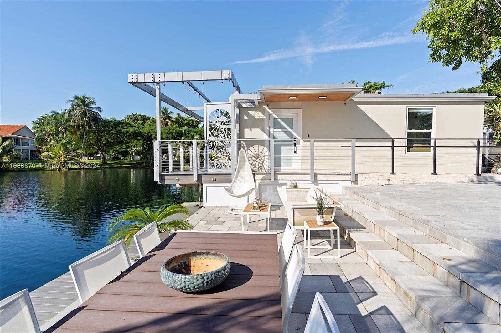 Small Image of 6616 EAST MIAMI LAKES DR E, Miami Lakes Number 5
