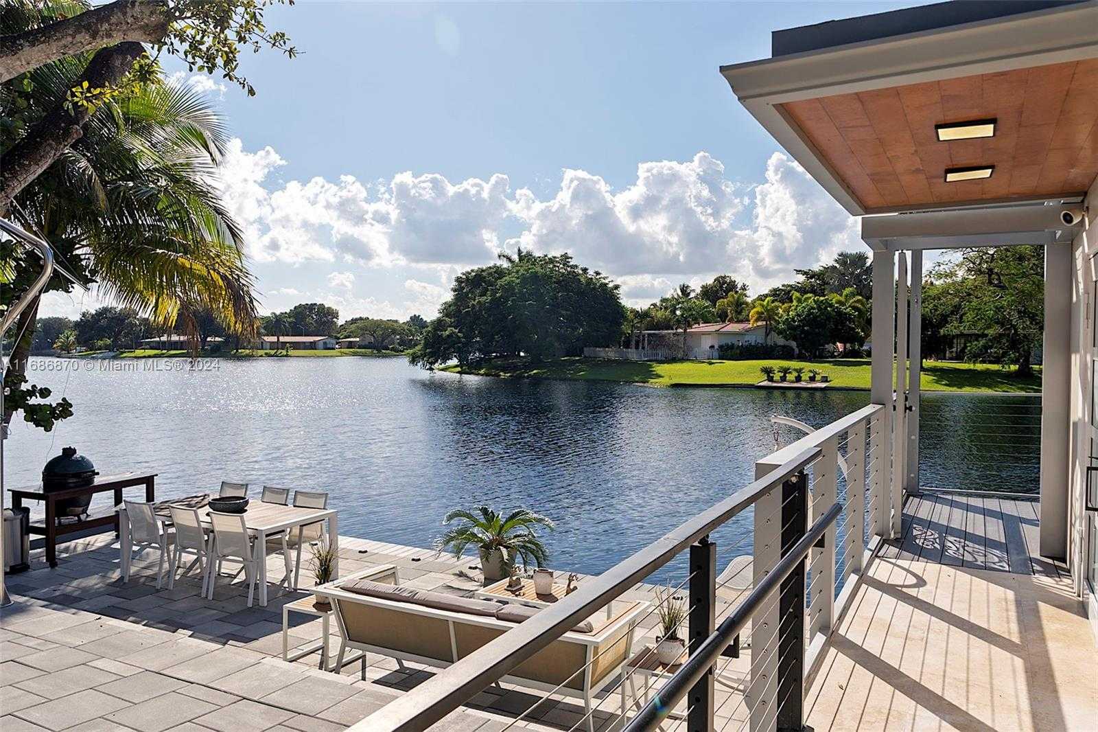 Small Image of 6616 EAST MIAMI LAKES DR E, Miami Lakes Number 7