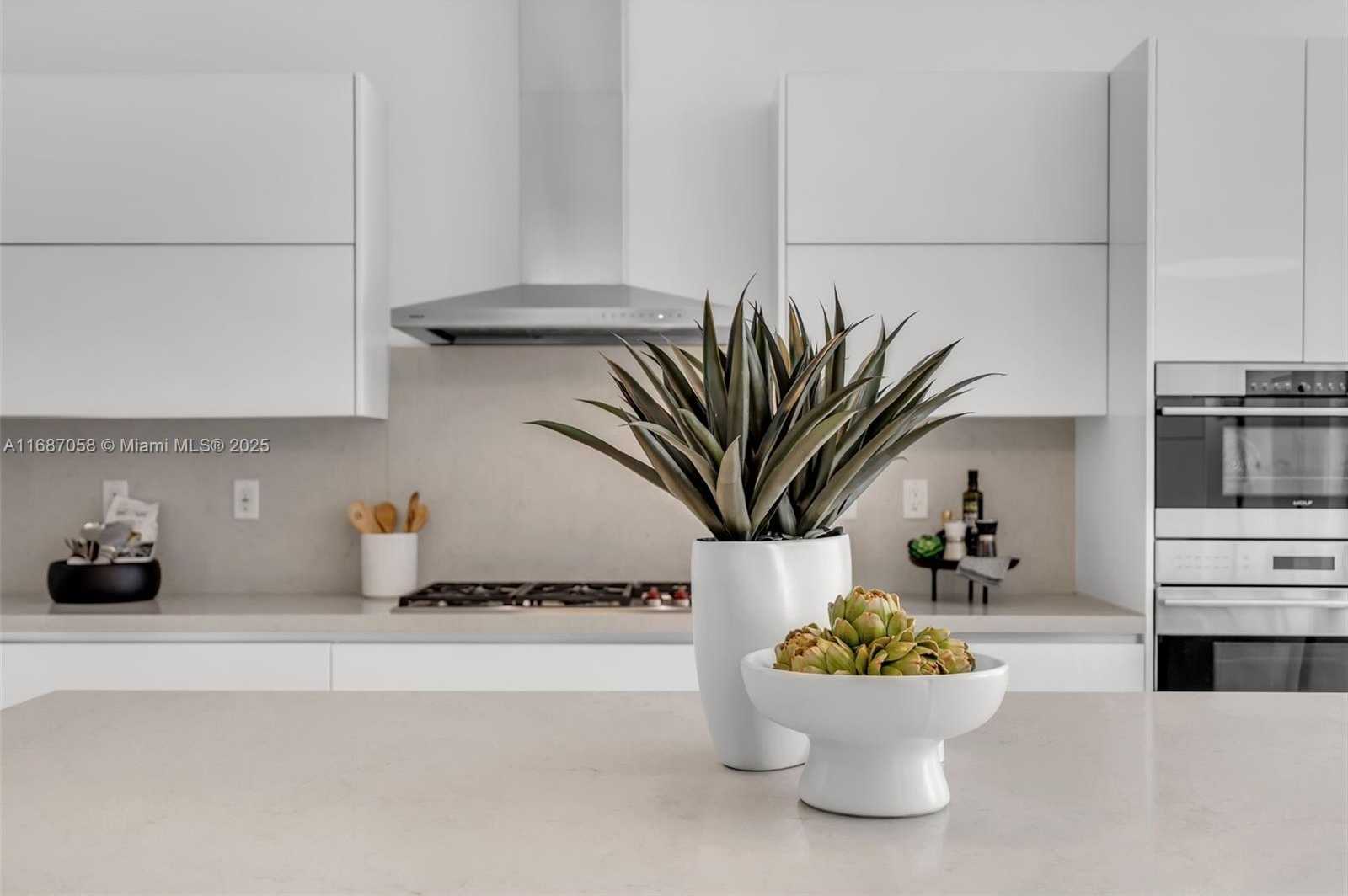 Small Image of 124 PARK DR, Bal Harbour Number 27