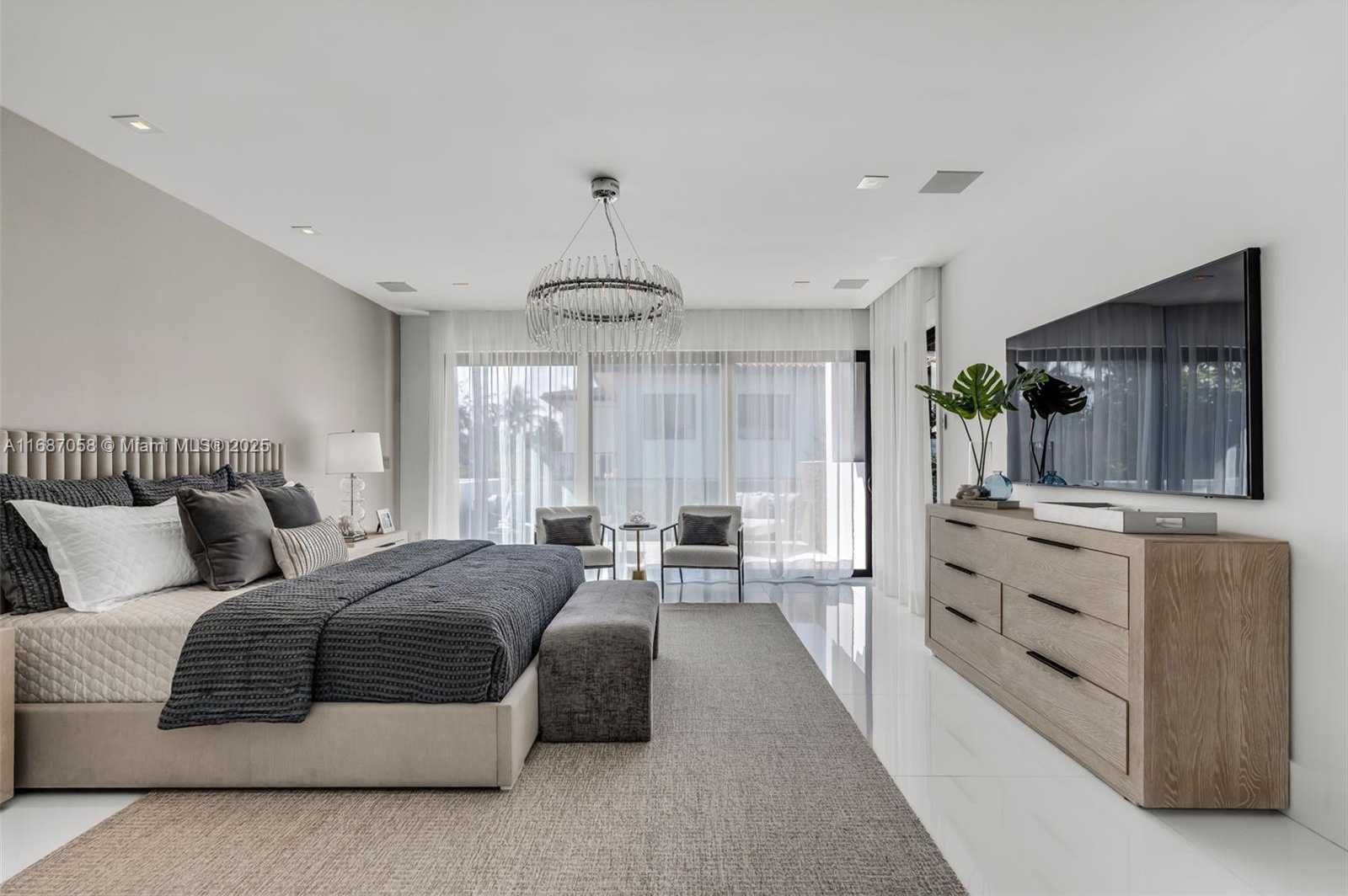 Small Image of 124 PARK DR, Bal Harbour Number 39