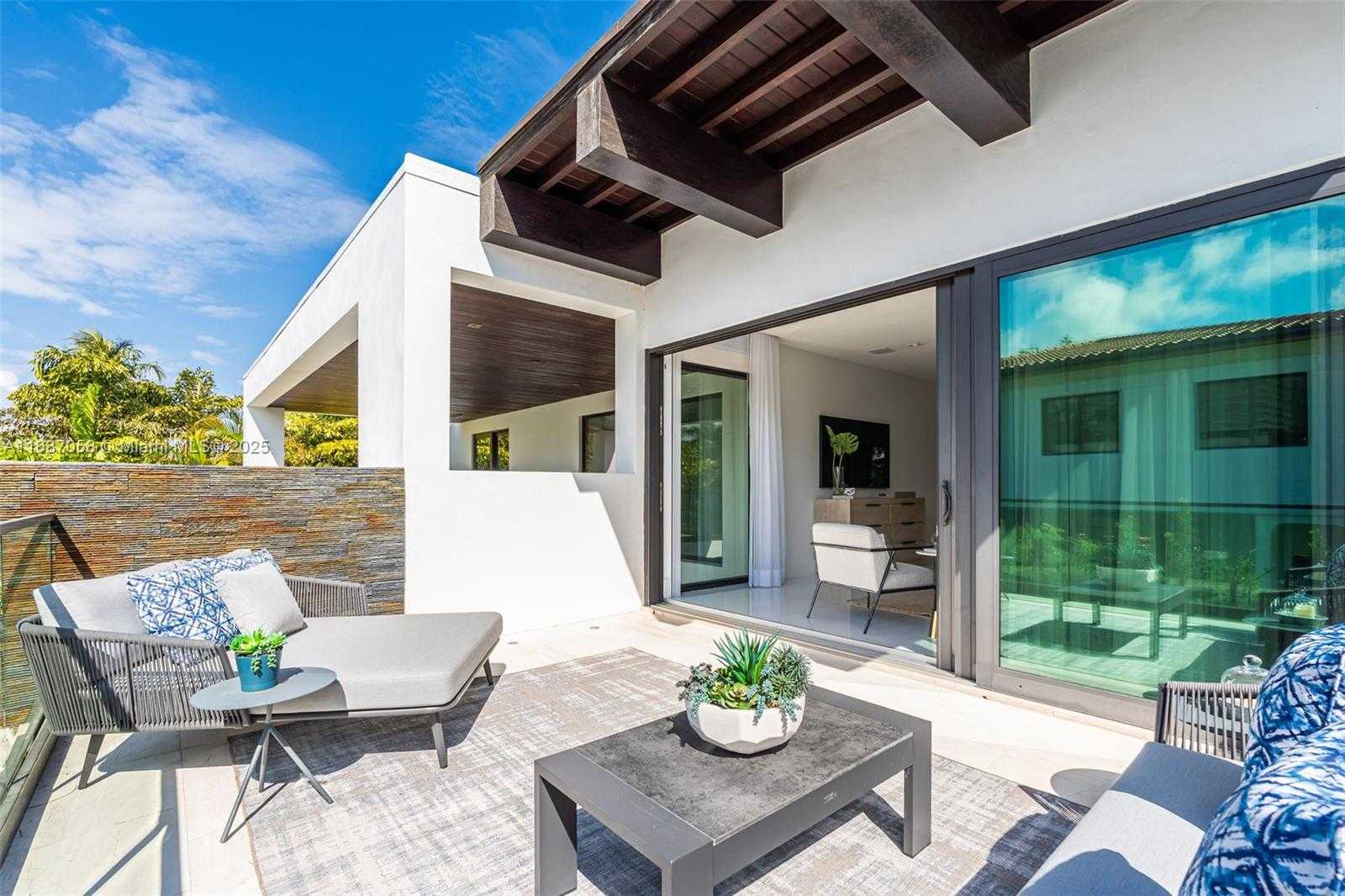 Small Image of 124 PARK DR, Bal Harbour Number 50