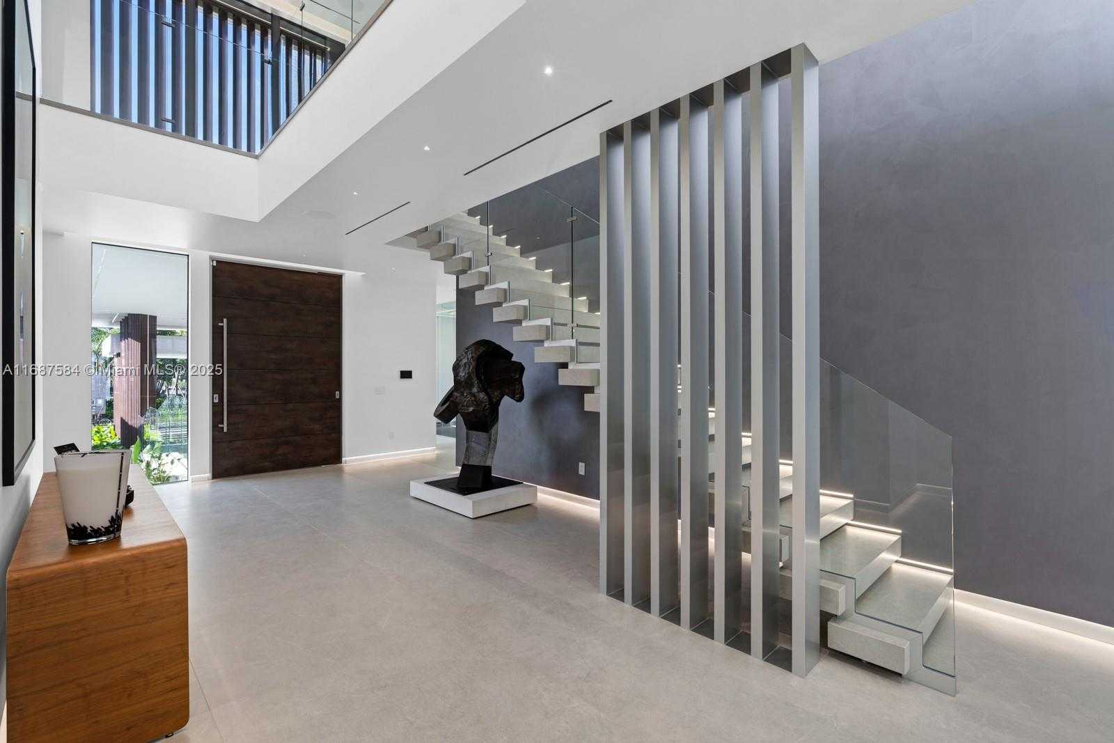 Small Image of 501 PALM DR, Hallandale Beach Number 12