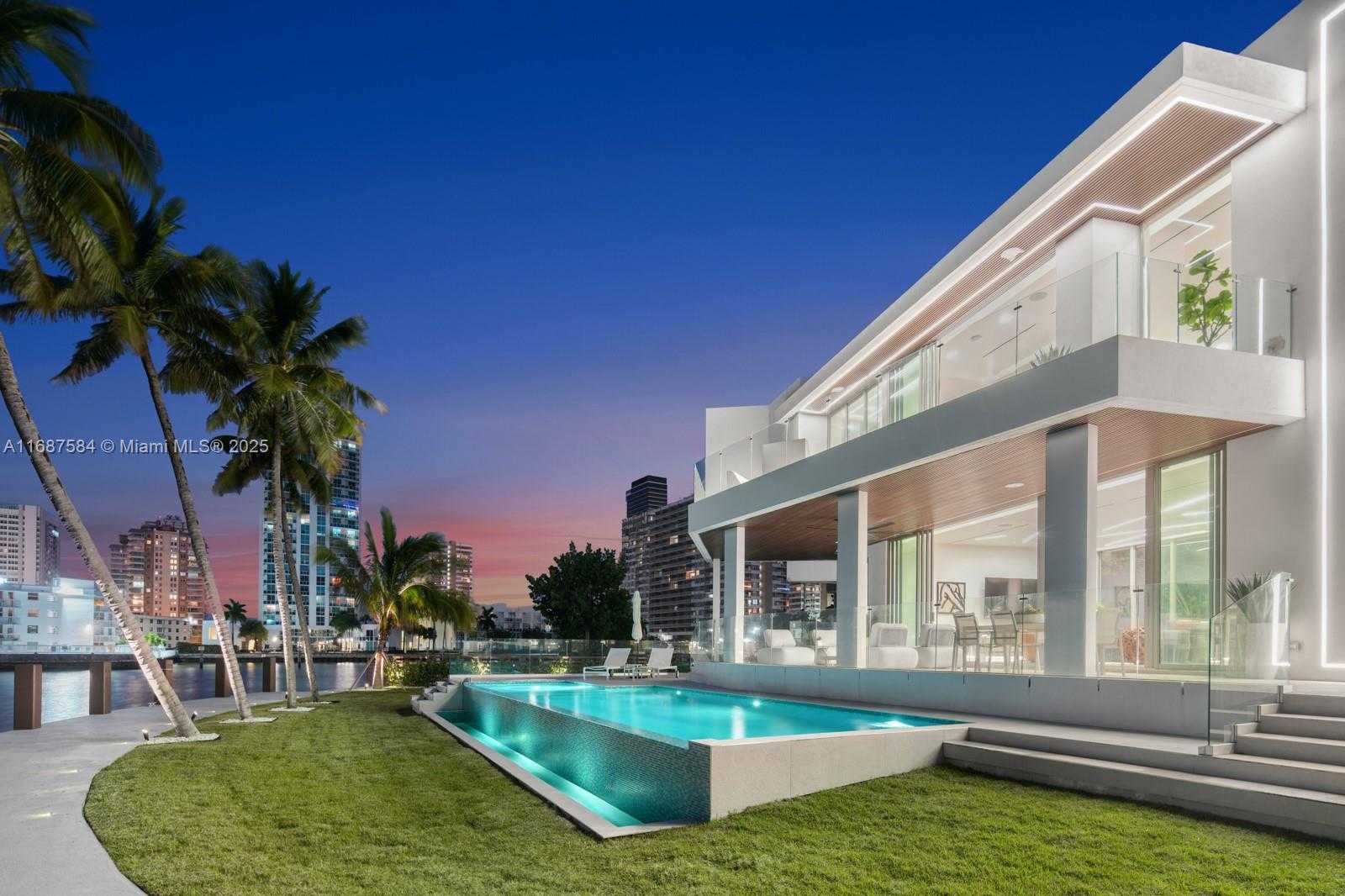 Small Image of 501 PALM DR, Hallandale Beach Number 3