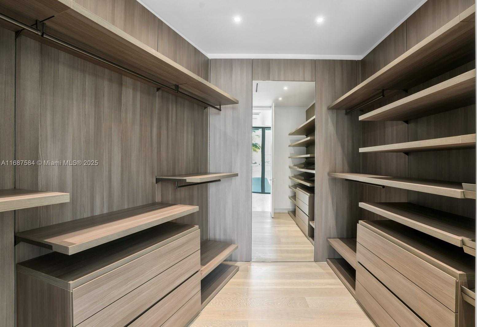 Small Image of 501 PALM DR, Hallandale Beach Number 38