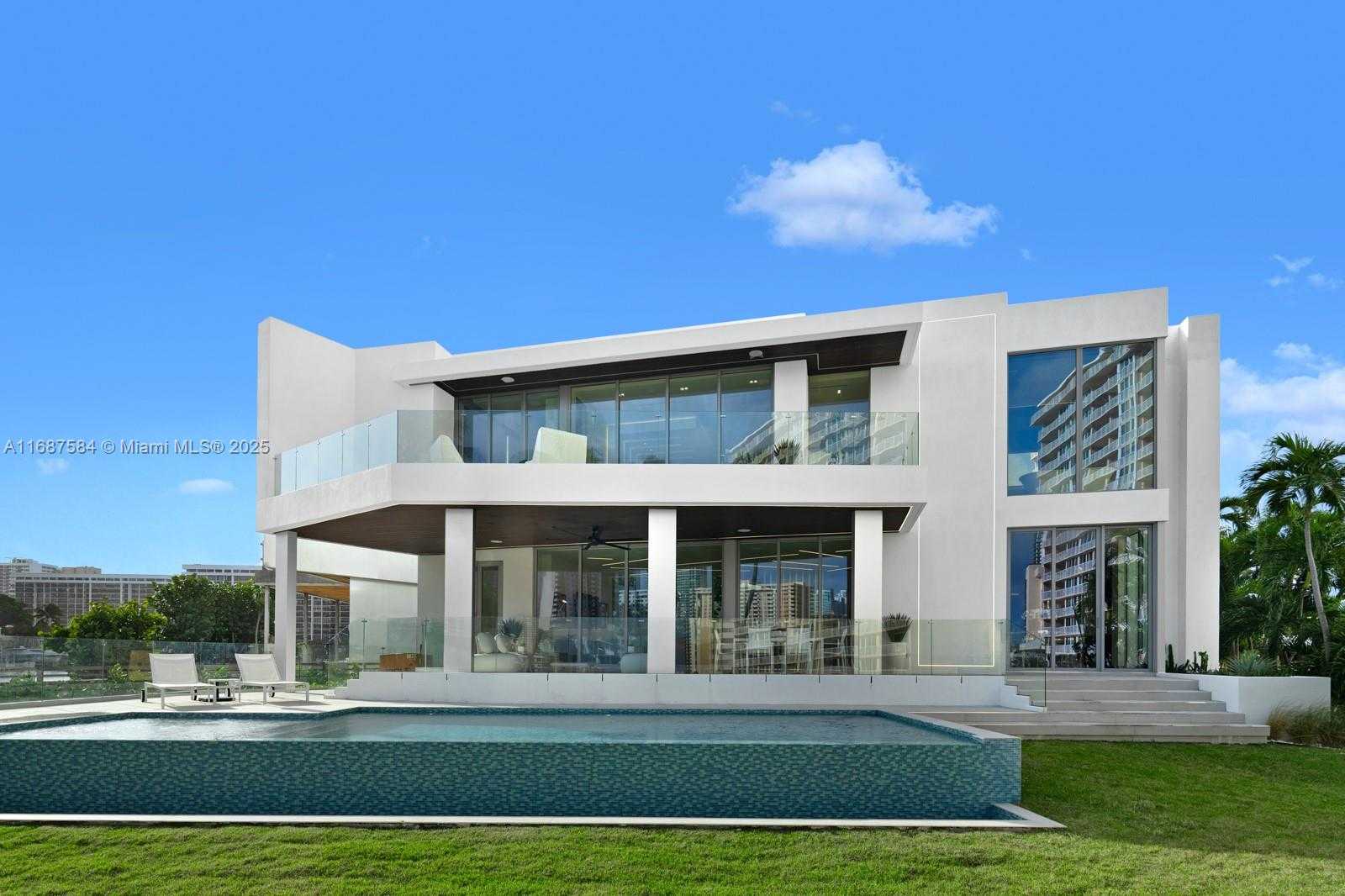 Small Image of 501 PALM DR, Hallandale Beach Number 4