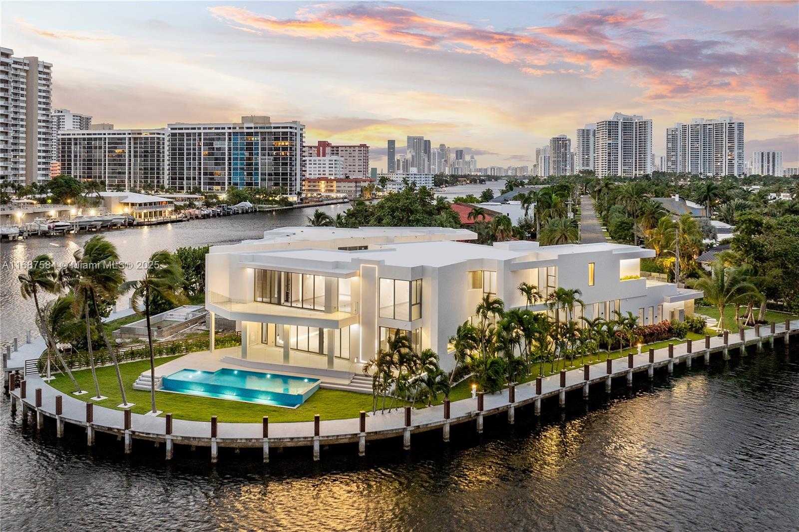 Small Image of 501 PALM DR, Hallandale Beach Number 60