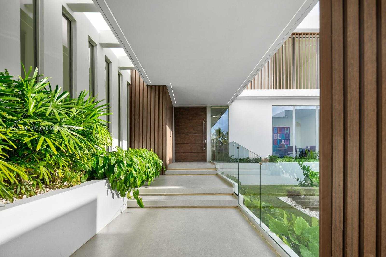 Small Image of 501 PALM DR, Hallandale Beach Number 7