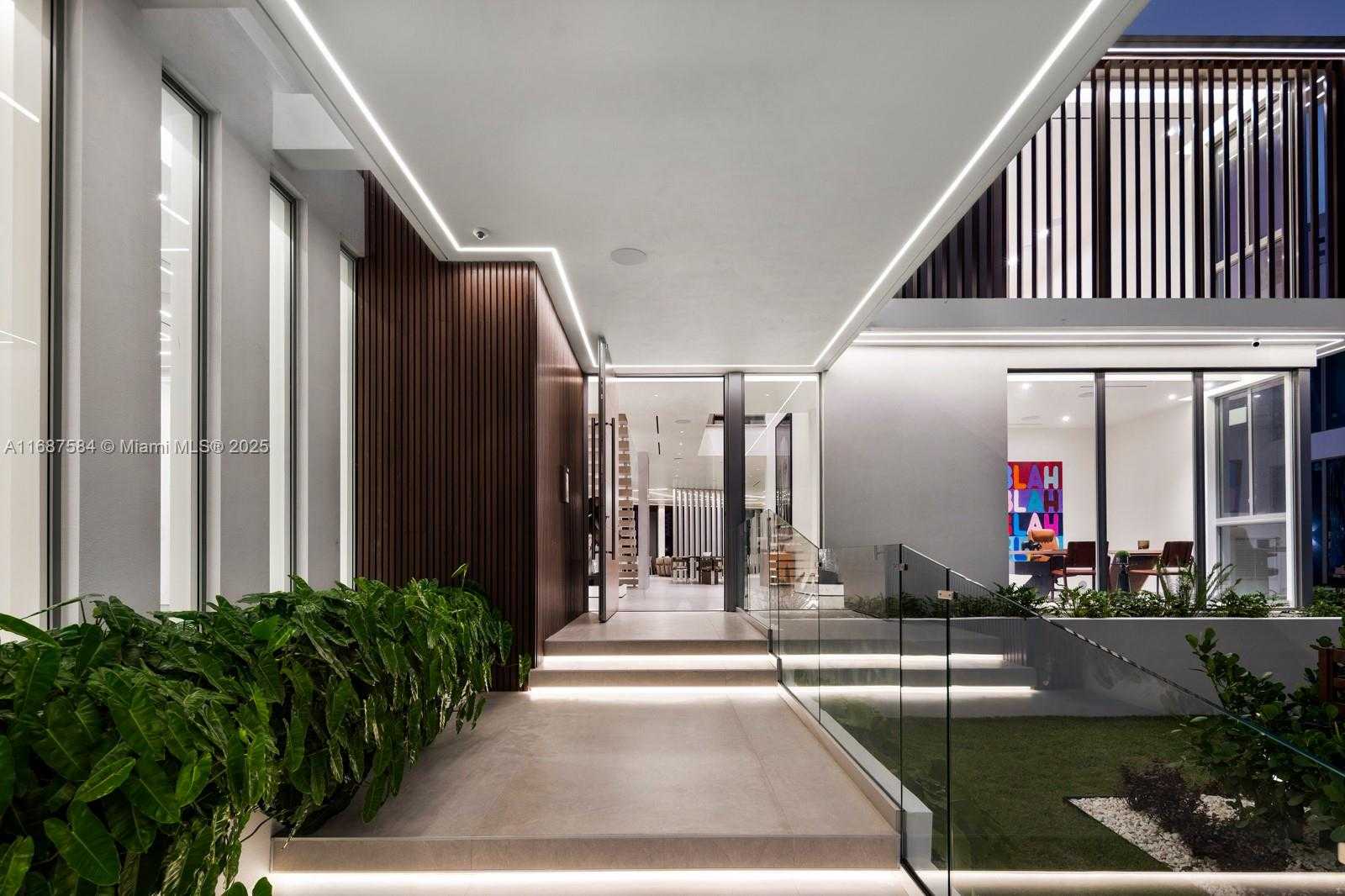 Small Image of 501 PALM DR, Hallandale Beach Number 8