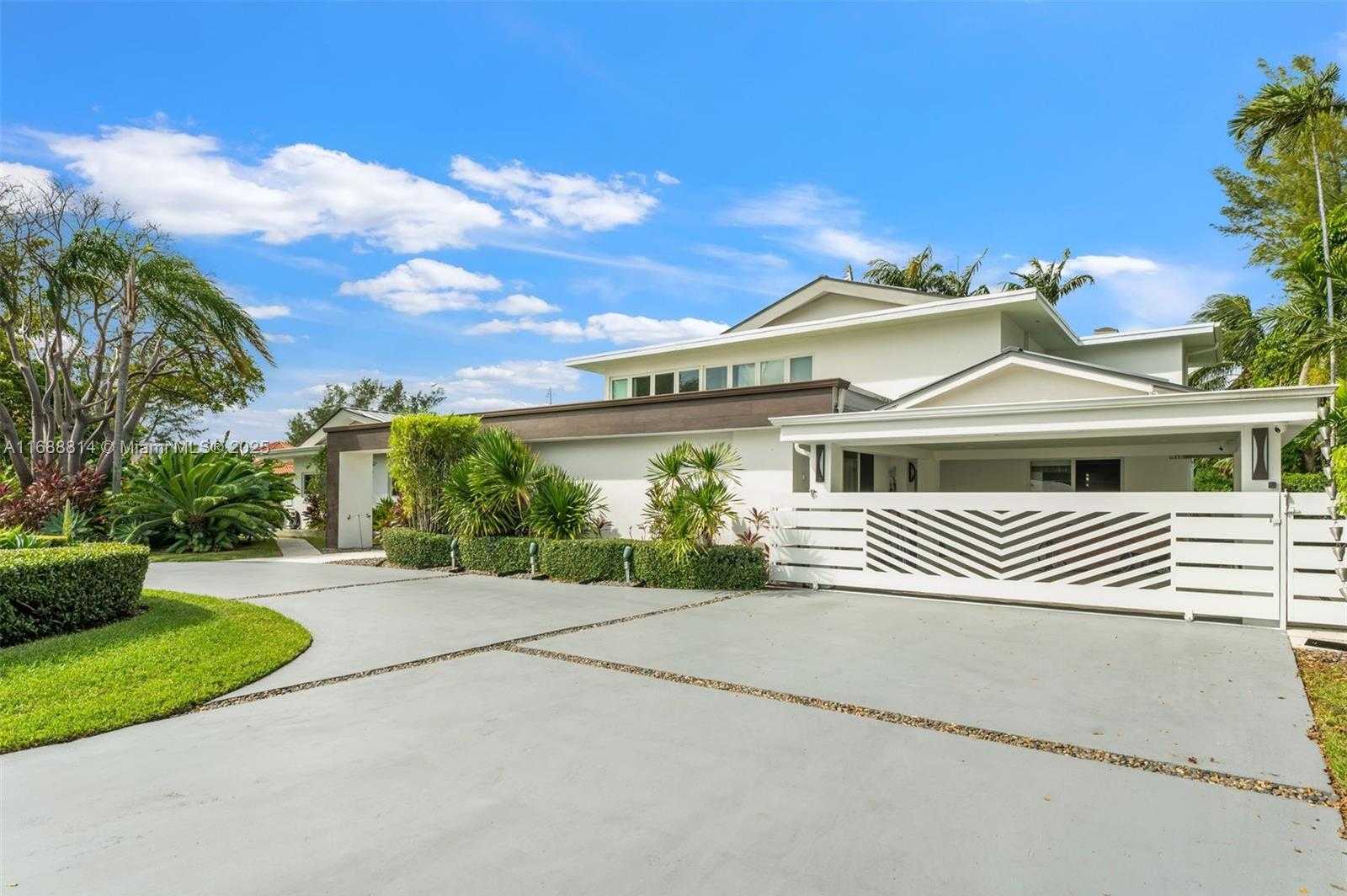 Small Image of 8900 BAY DRIVE, Surfside Number 13