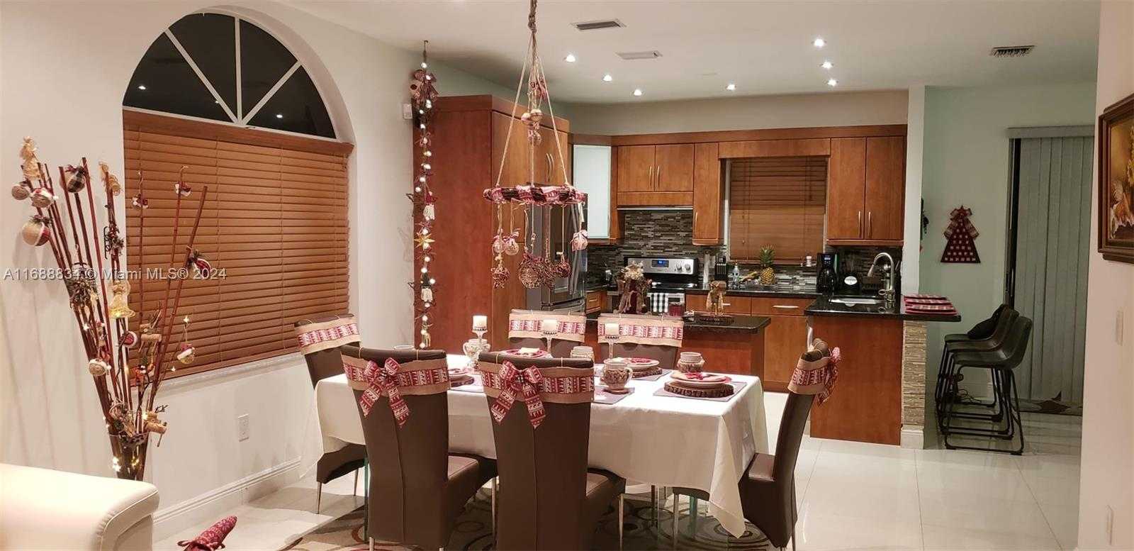 Small Image of 637 NORTH WEST 157TH LN, Pembroke Pines Number 4