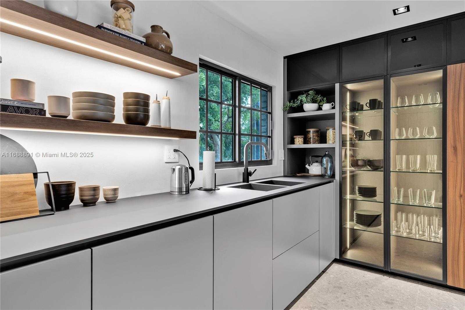 Small Image of 2500 BAYVIEW DR, Fort Lauderdale Number 16