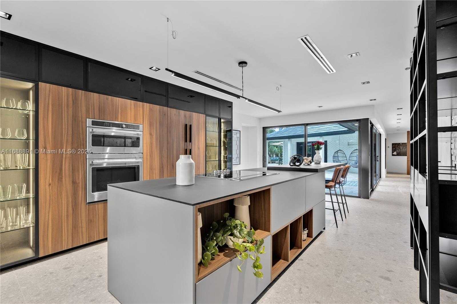 Small Image of 2500 BAYVIEW DR, Fort Lauderdale Number 21