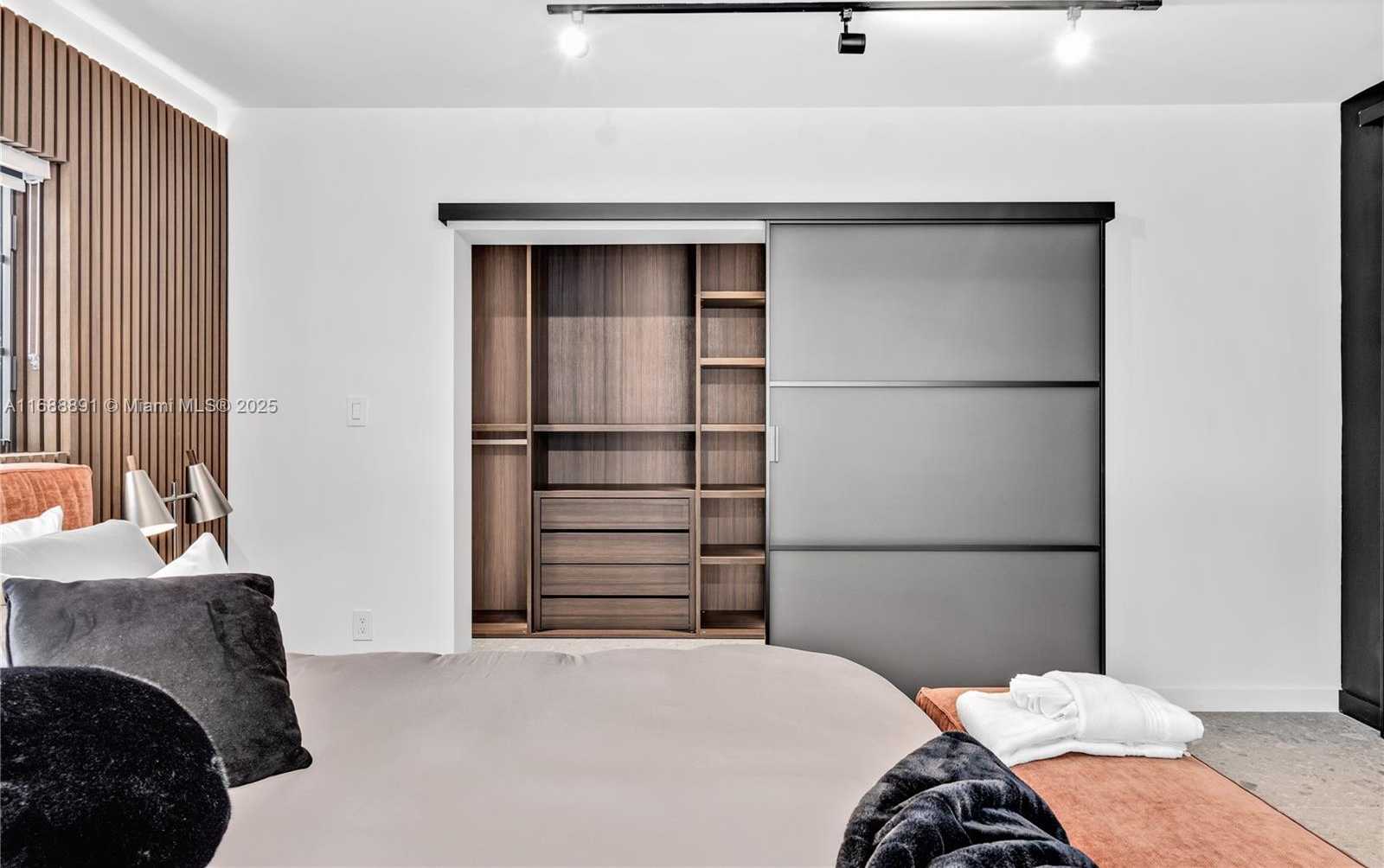 Small Image of 2500 BAYVIEW DR, Fort Lauderdale Number 28