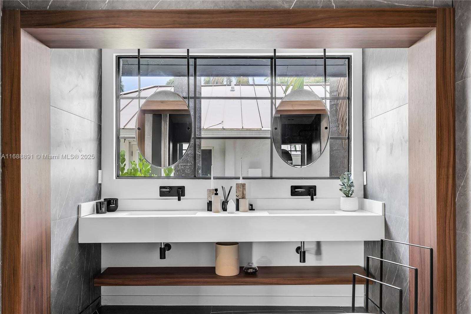 Small Image of 2500 BAYVIEW DR, Fort Lauderdale Number 30
