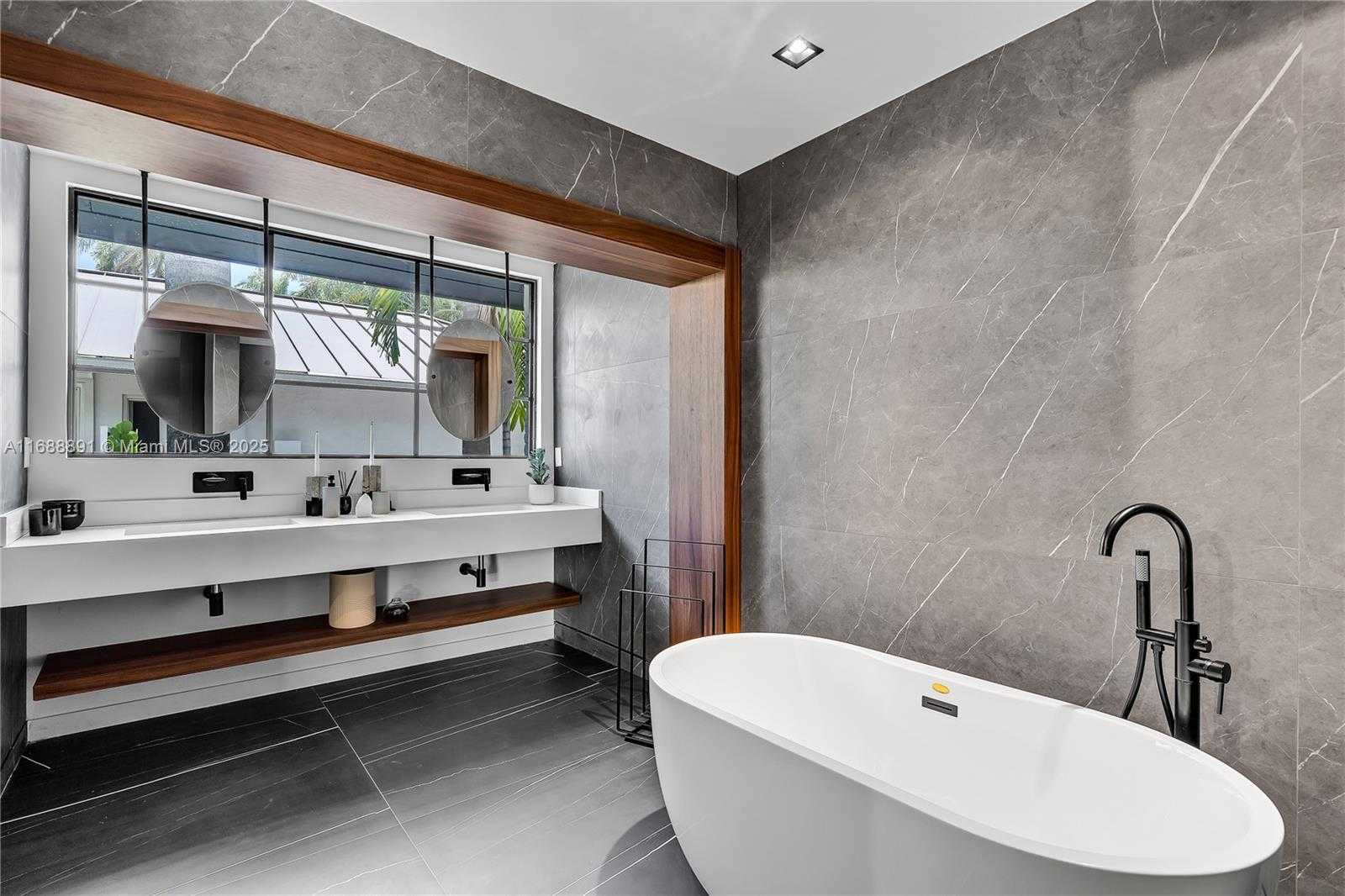 Small Image of 2500 BAYVIEW DR, Fort Lauderdale Number 31