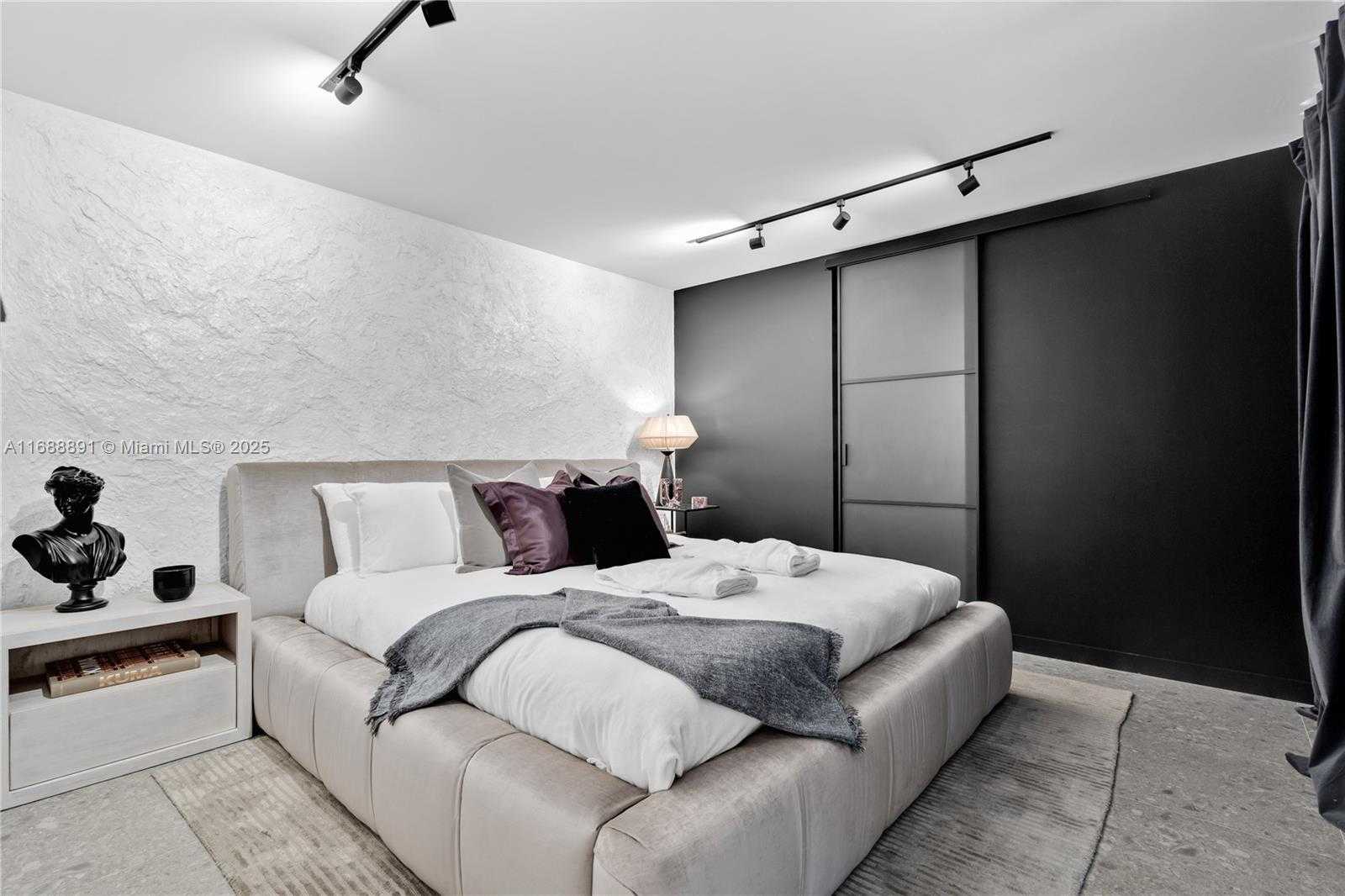 Small Image of 2500 BAYVIEW DR, Fort Lauderdale Number 33