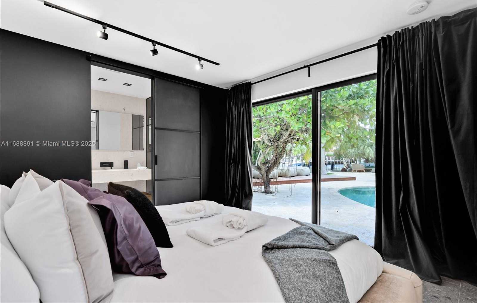 Small Image of 2500 BAYVIEW DR, Fort Lauderdale Number 35