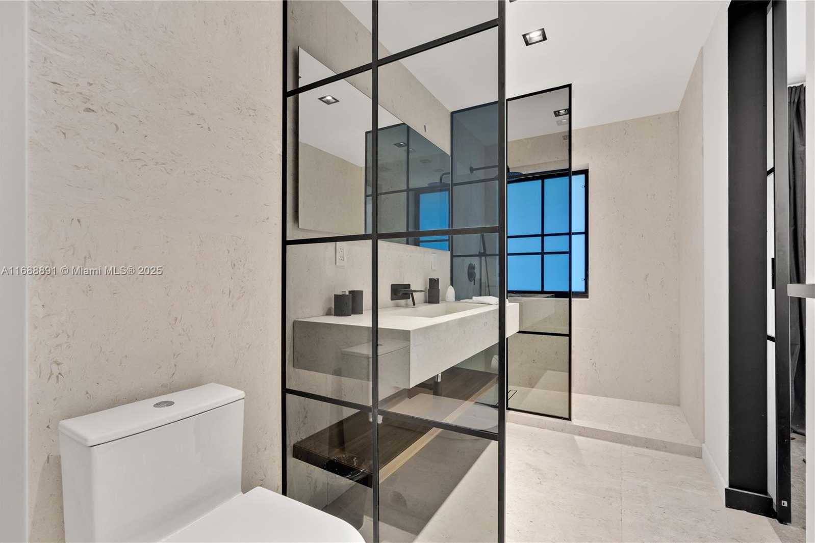 Small Image of 2500 BAYVIEW DR, Fort Lauderdale Number 38