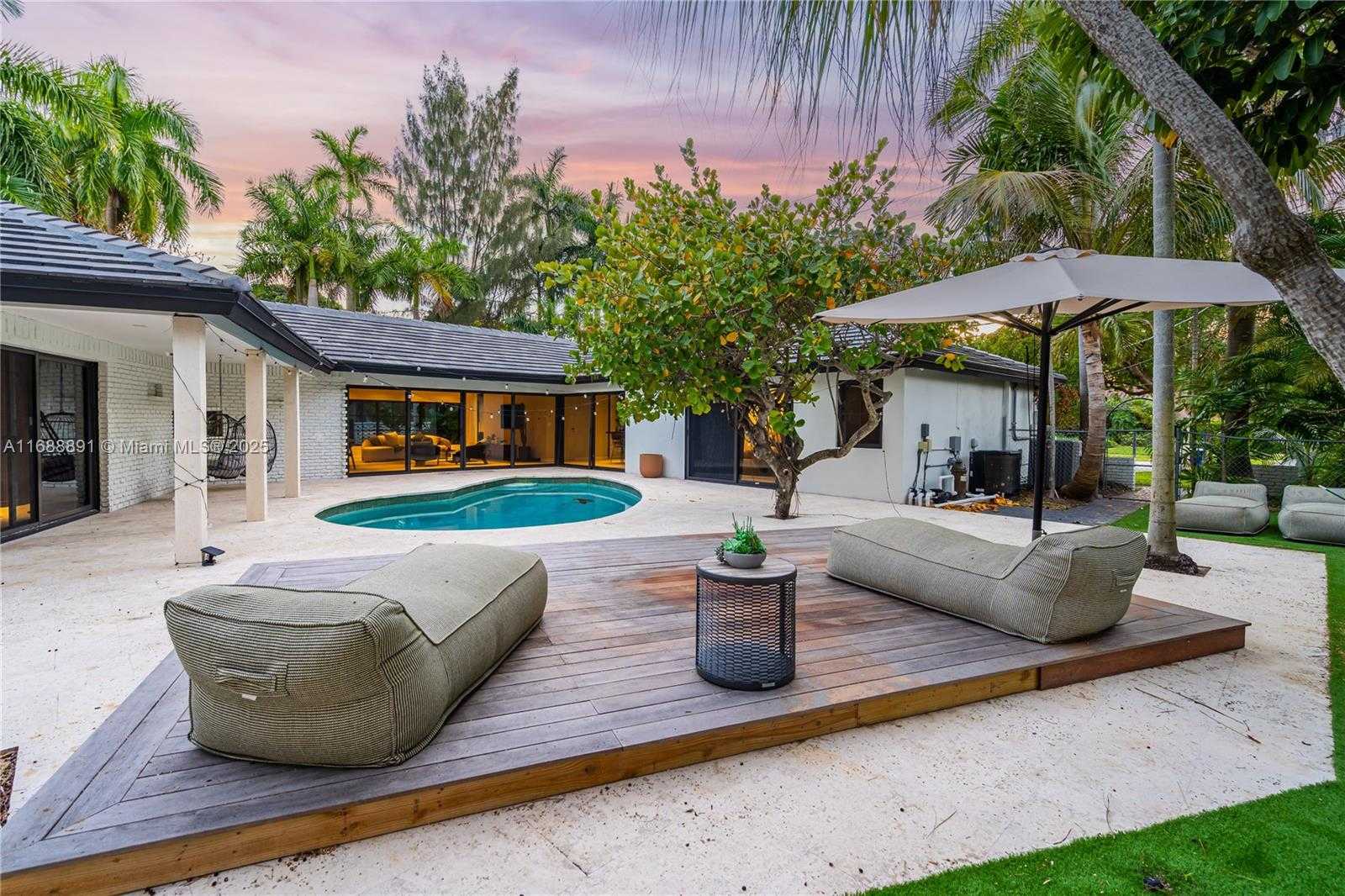 Small Image of 2500 BAYVIEW DR, Fort Lauderdale Number 4
