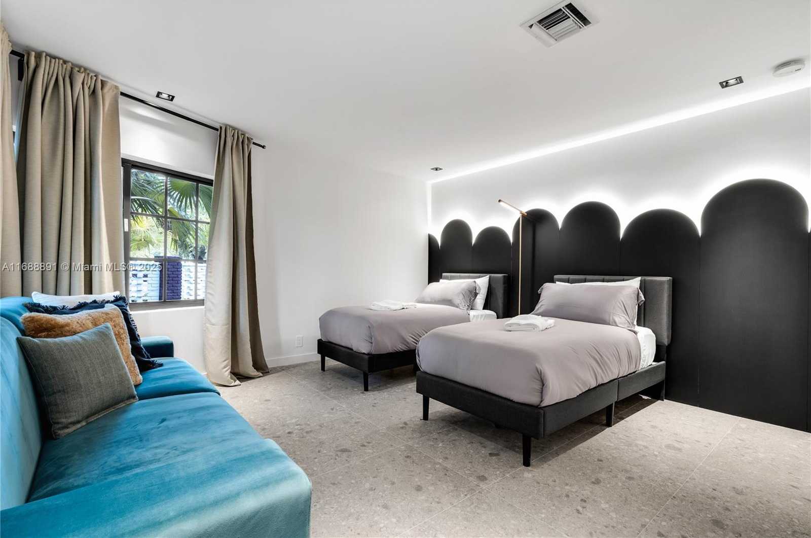 Small Image of 2500 BAYVIEW DR, Fort Lauderdale Number 41