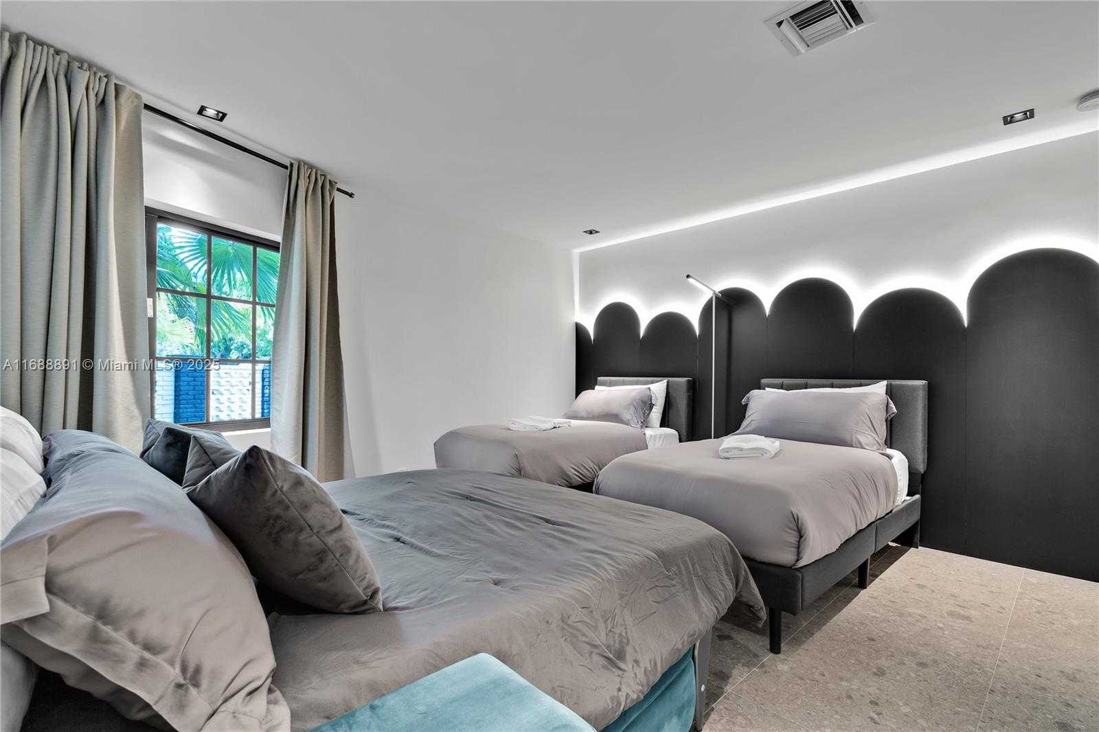 Small Image of 2500 BAYVIEW DR, Fort Lauderdale Number 42