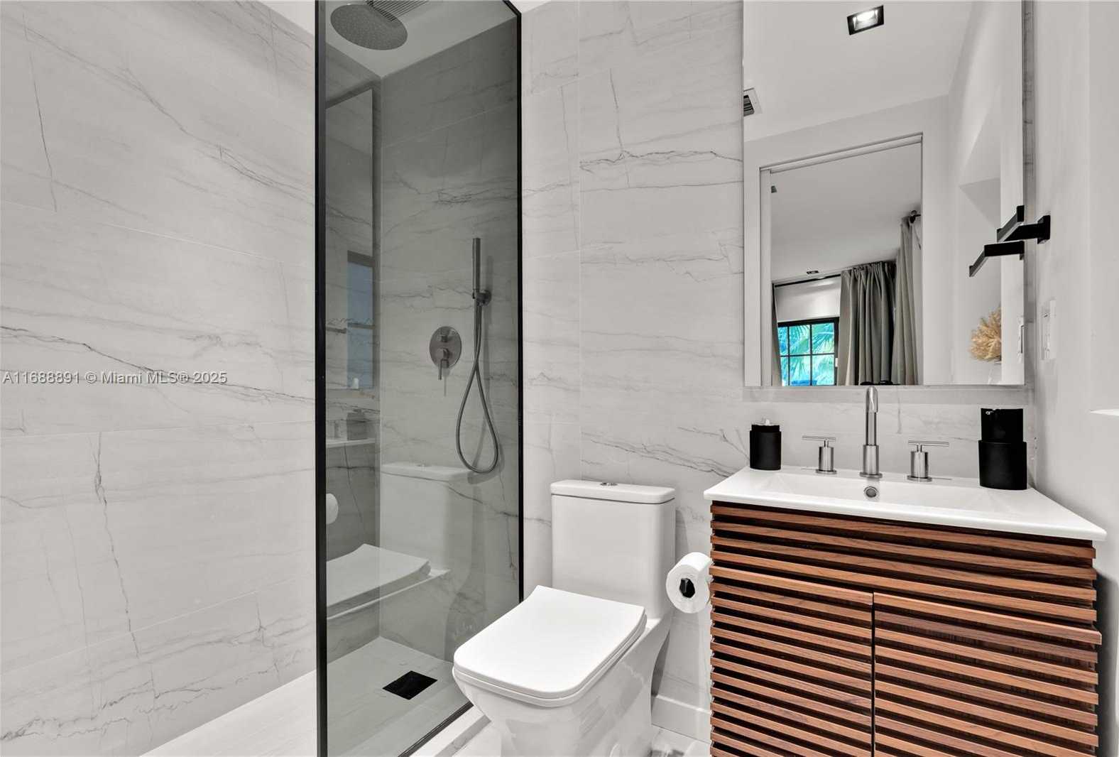 Small Image of 2500 BAYVIEW DR, Fort Lauderdale Number 44
