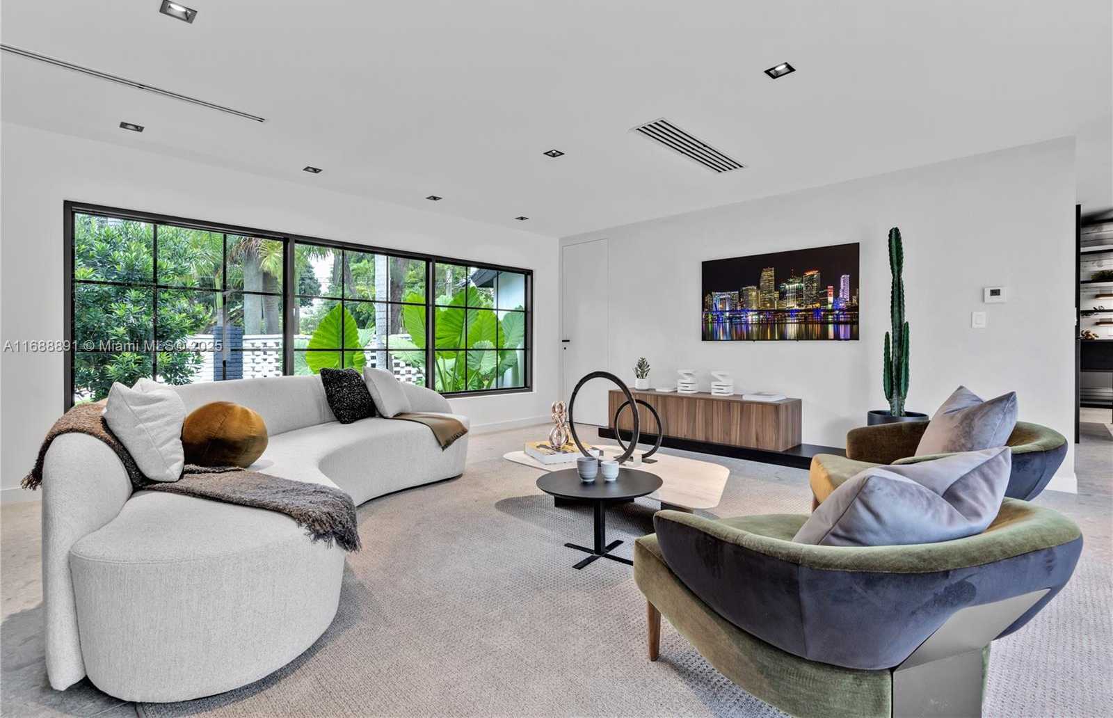 Small Image of 2500 BAYVIEW DR, Fort Lauderdale Number 5
