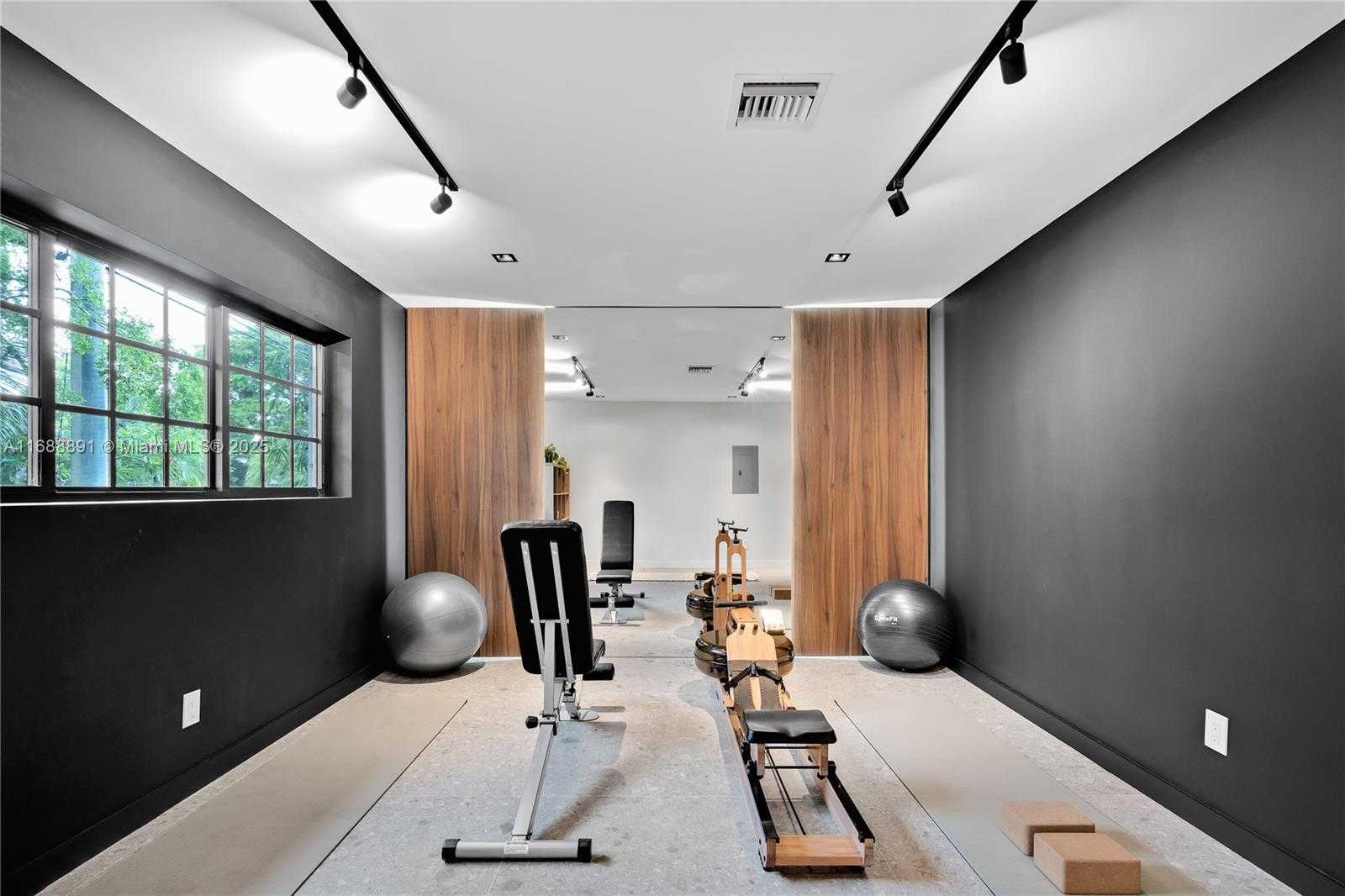 Small Image of 2500 BAYVIEW DR, Fort Lauderdale Number 53