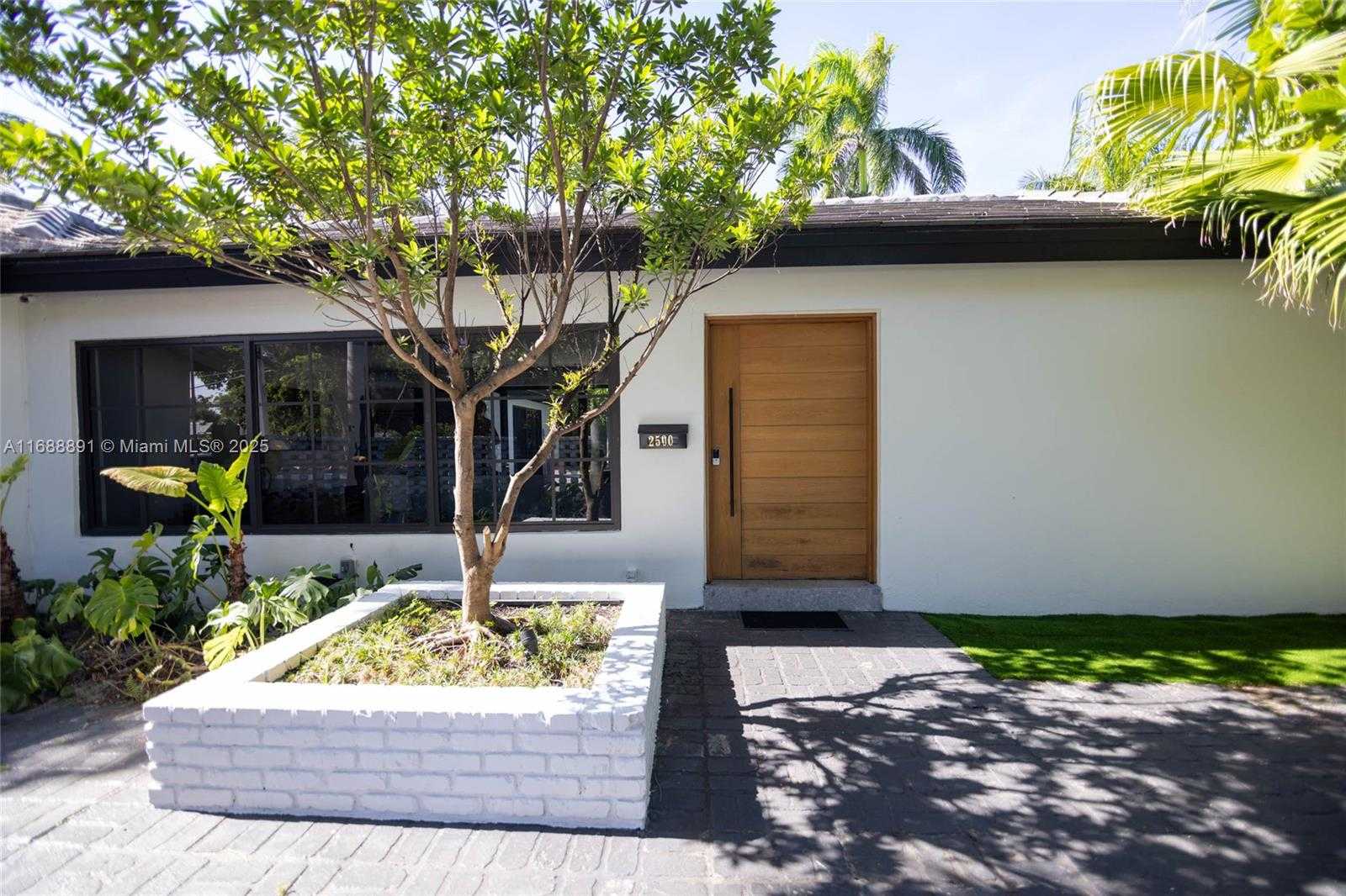 Small Image of 2500 BAYVIEW DR, Fort Lauderdale Number 57