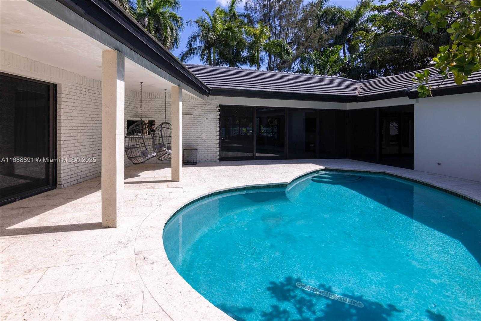 Small Image of 2500 BAYVIEW DR, Fort Lauderdale Number 76