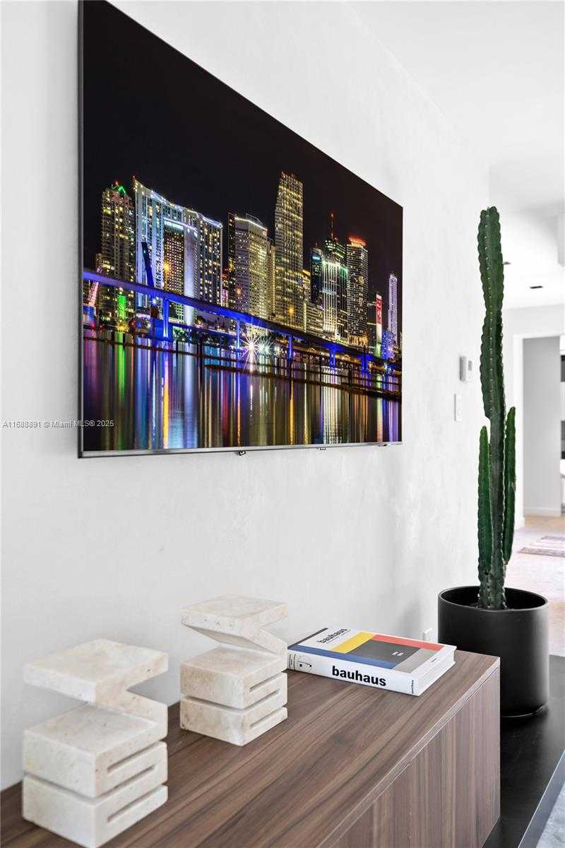 Small Image of 2500 BAYVIEW DR, Fort Lauderdale Number 8