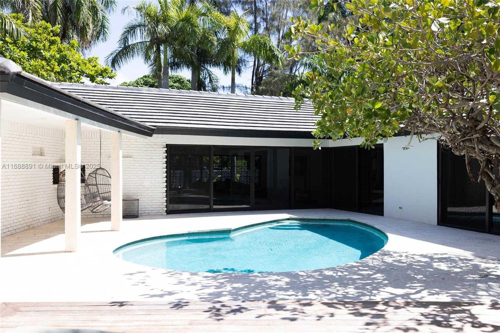 Small Image of 2500 BAYVIEW DR, Fort Lauderdale Number 82