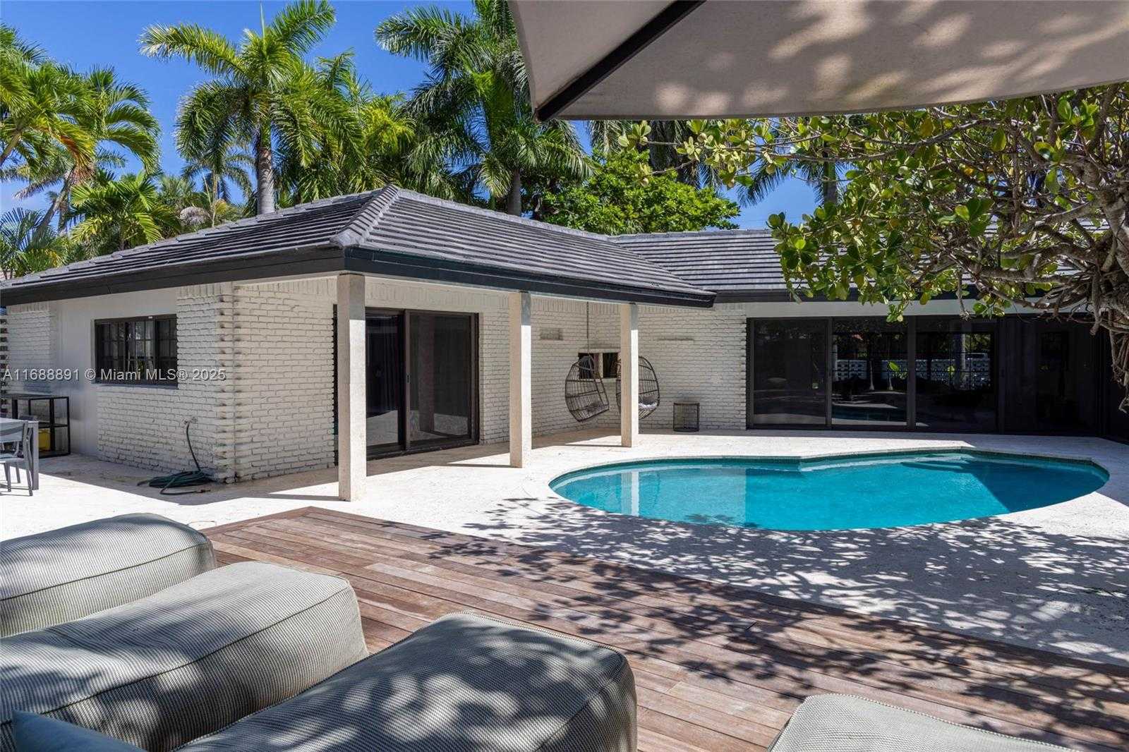 Small Image of 2500 BAYVIEW DR, Fort Lauderdale Number 83